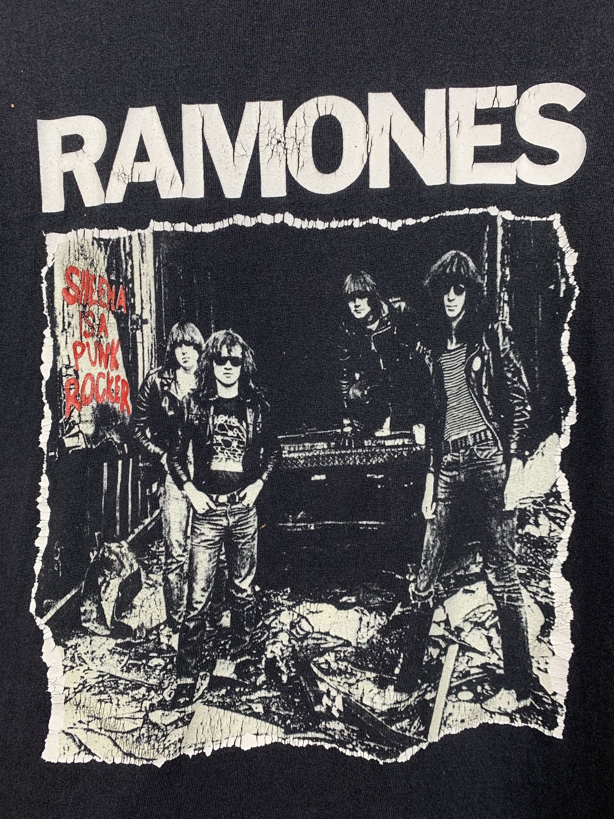 Band Tees 00s Vintage Ramones Sheena Is Punk Rocker T-Shirt Size US L / EU 52-54 / 3 - 5 Thumbnail