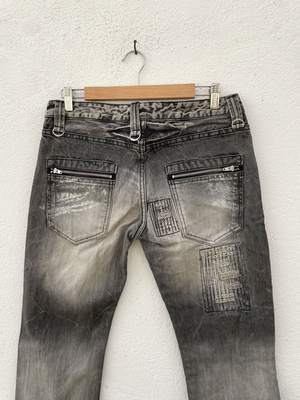 Japanese Brand Place Plan Red Label Zippers Stains Jeans Size US 31 - 10 Thumbnail