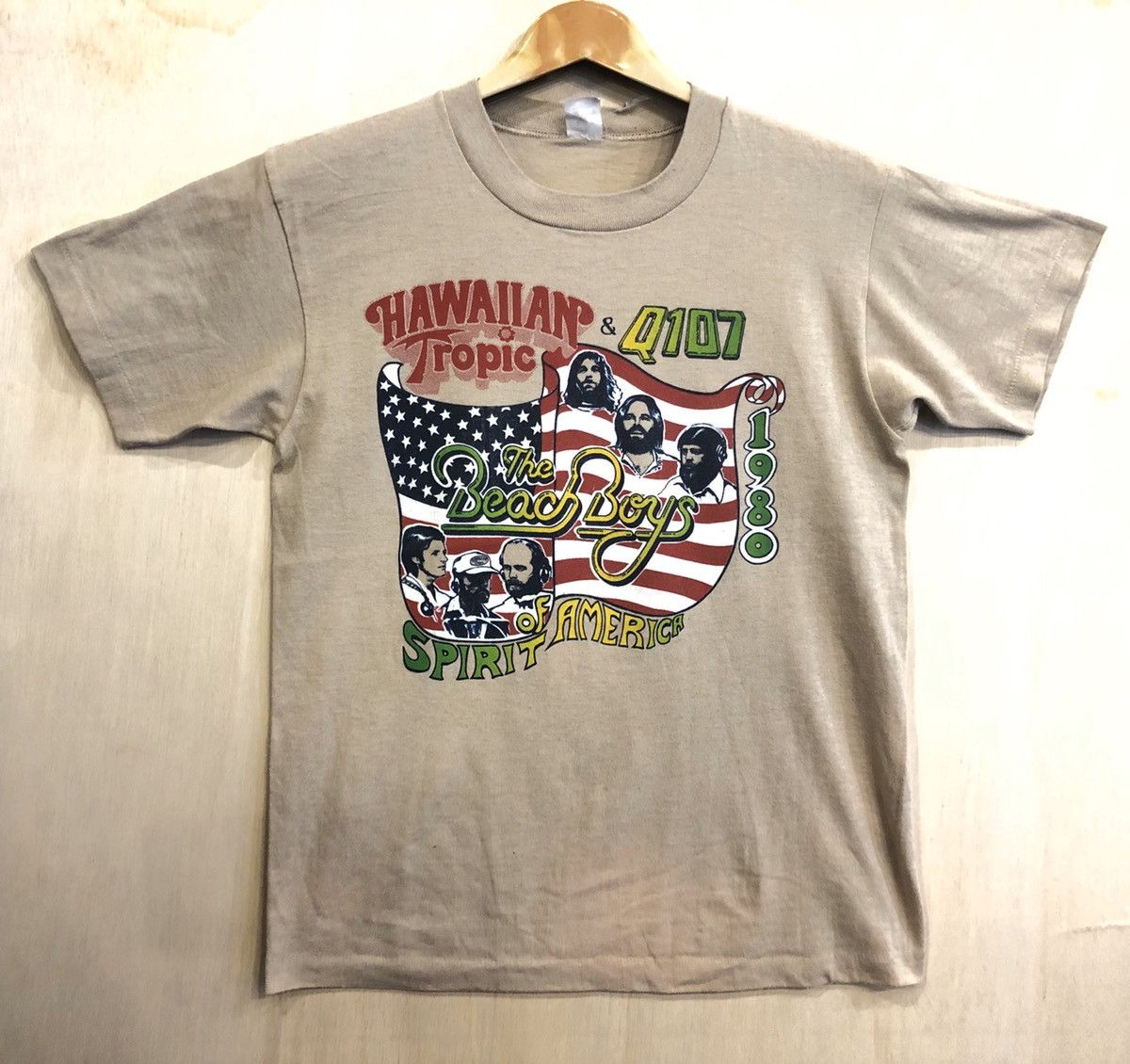 Band Tees × Vintage Vintage HAWAIIAN TROPIC band rock 1980s Size US M / EU 48-50 / 2 - 1 Thumbnail