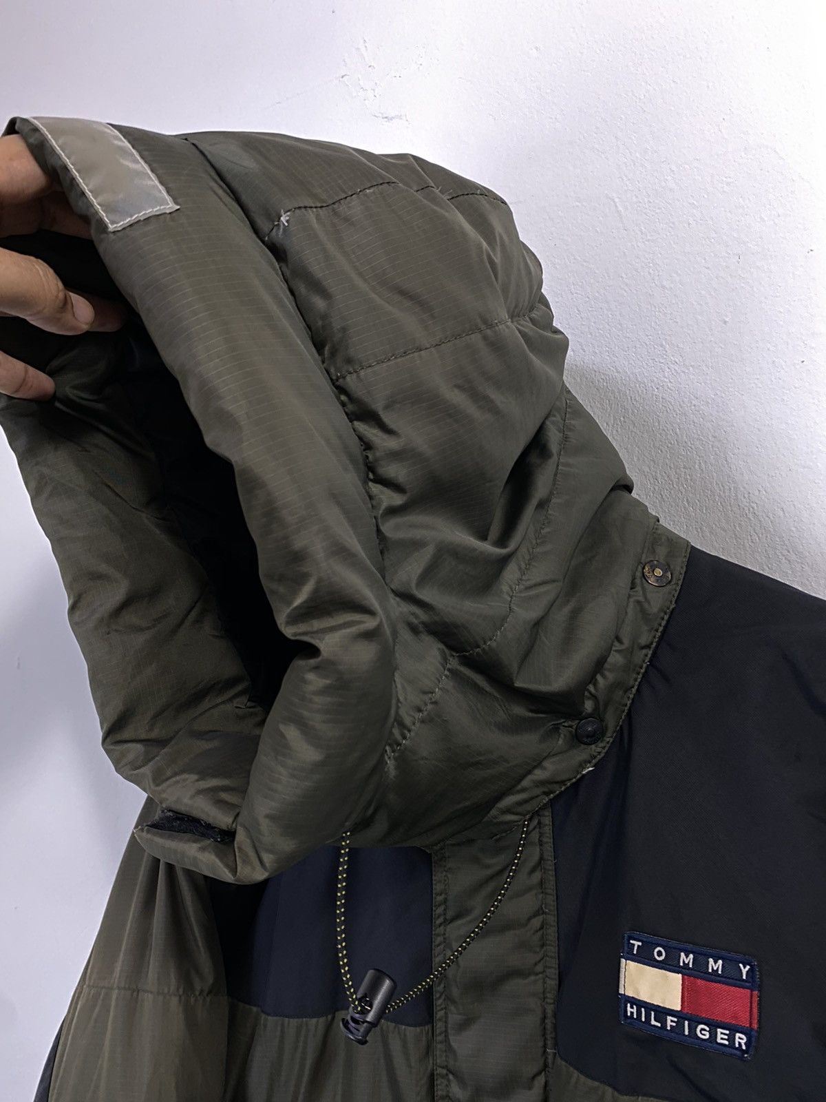 Tommy Hilfiger VTG Tommy Hilfiger Puffer Jacket With Rare Hoodies 4 Pocket Size US XL / EU 56 / 4 - 7 Thumbnail