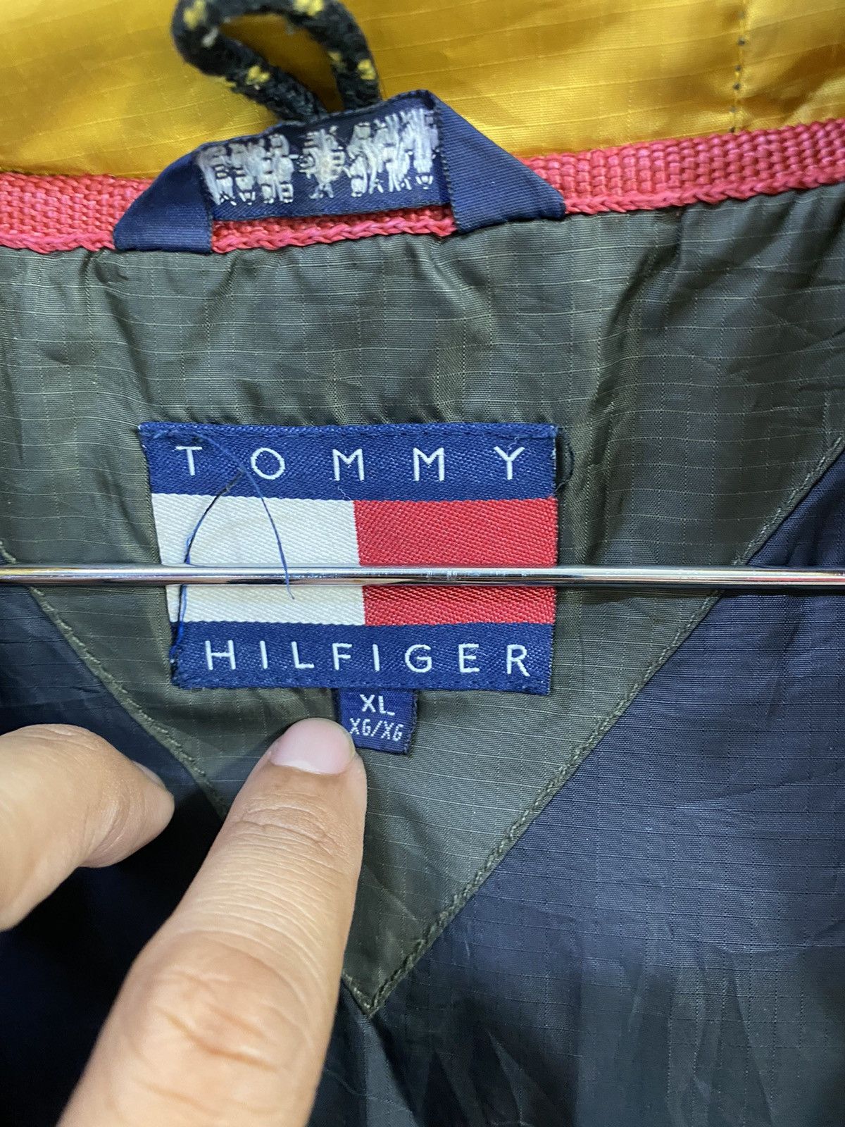 Tommy Hilfiger VTG Tommy Hilfiger Puffer Jacket With Rare Hoodies 4 Pocket Size US XL / EU 56 / 4 - 5 Thumbnail