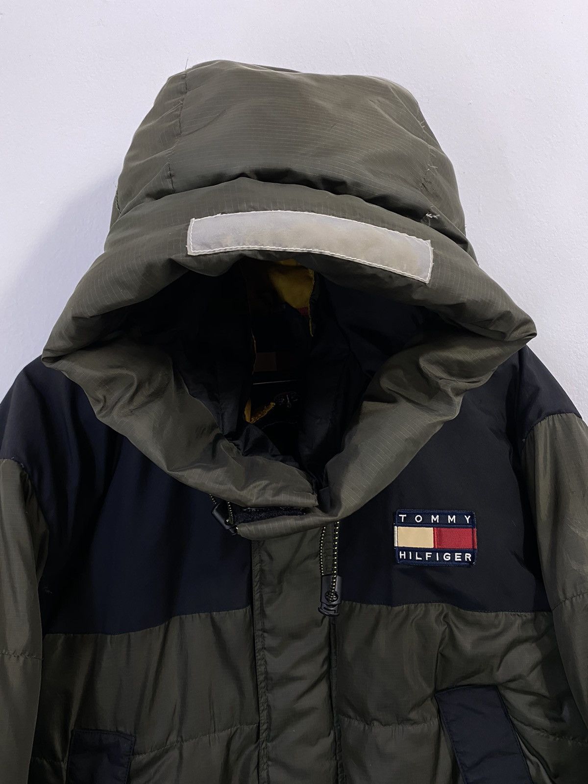 Tommy Hilfiger VTG Tommy Hilfiger Puffer Jacket With Rare Hoodies 4 Pocket Size US XL / EU 56 / 4 - 4 Thumbnail