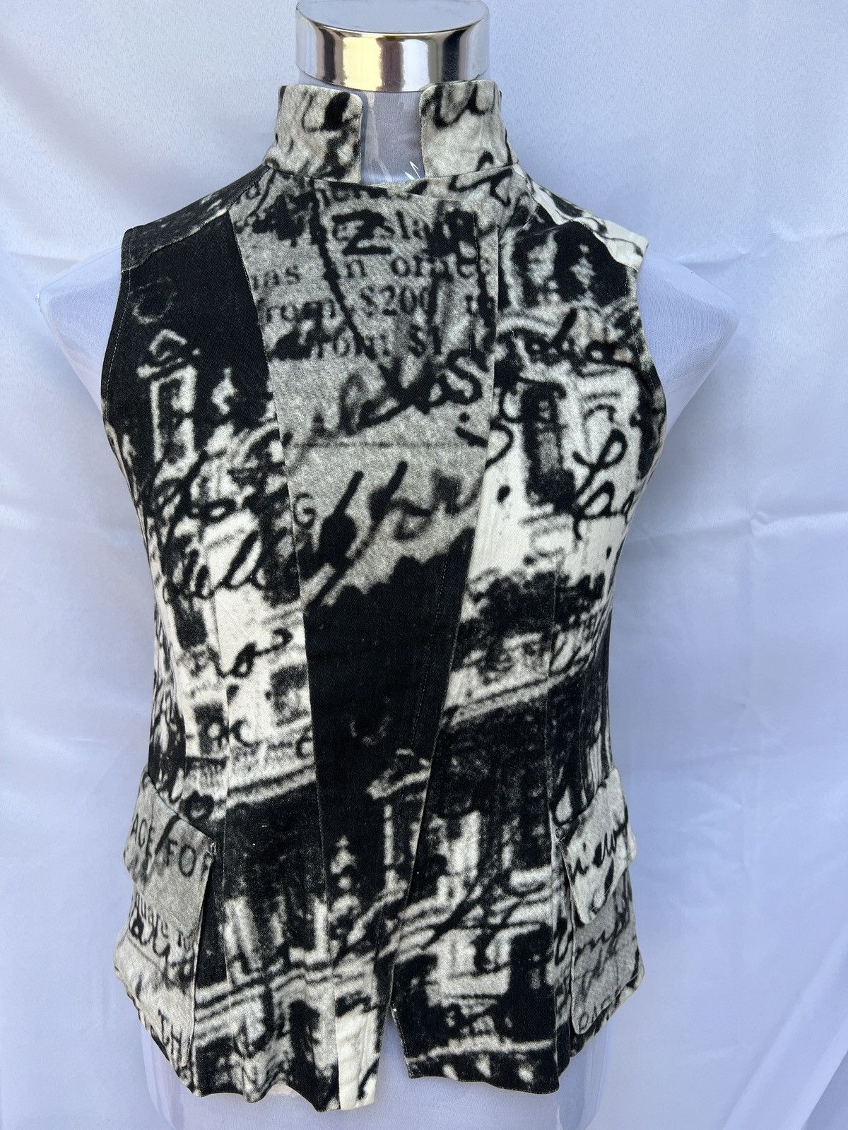 I Love Ugly 80s ABLove Sleeveless Size US XXS / EU 40 - 1 Thumbnail