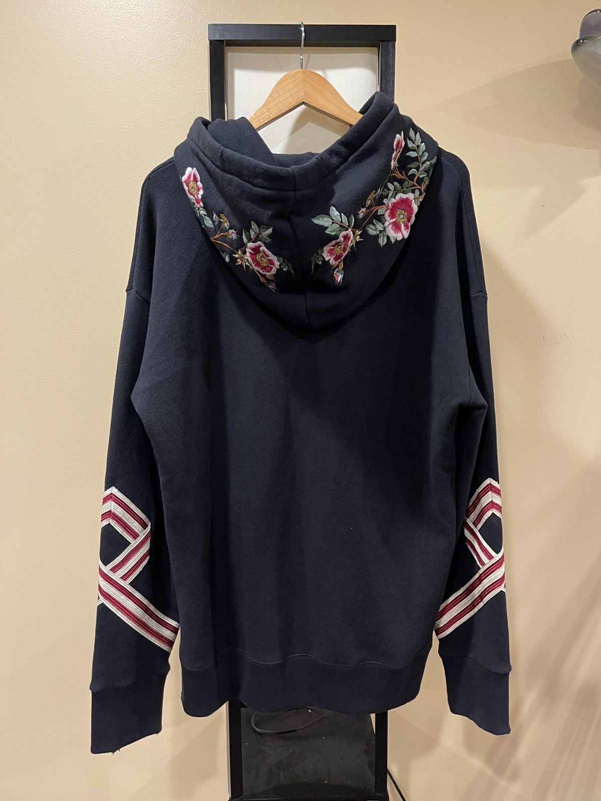 Gucci Gucci 2017 Embroidered Floral Tiger Black Hoodie RARE Size US XL / EU 56 / 4 - 3 Thumbnail