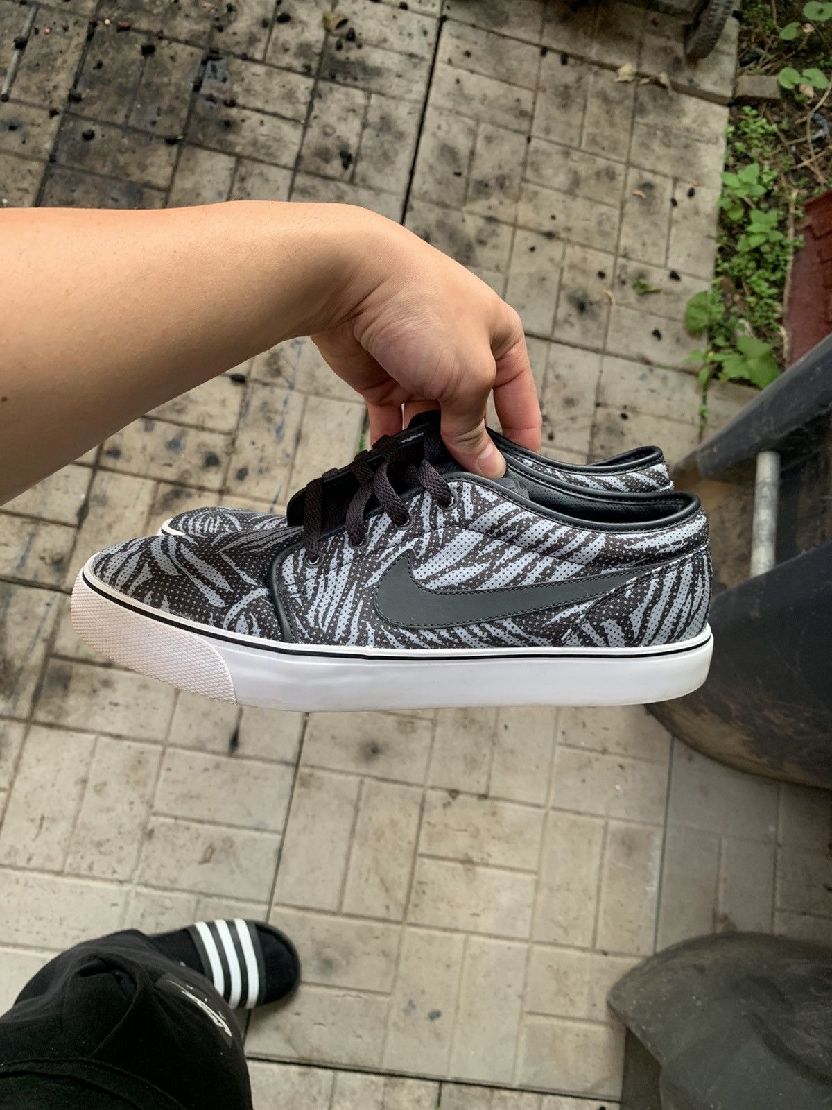 Nike Nike Toki Low TXT Print skateboarding Size US 10 / EU 43 - 6 Thumbnail
