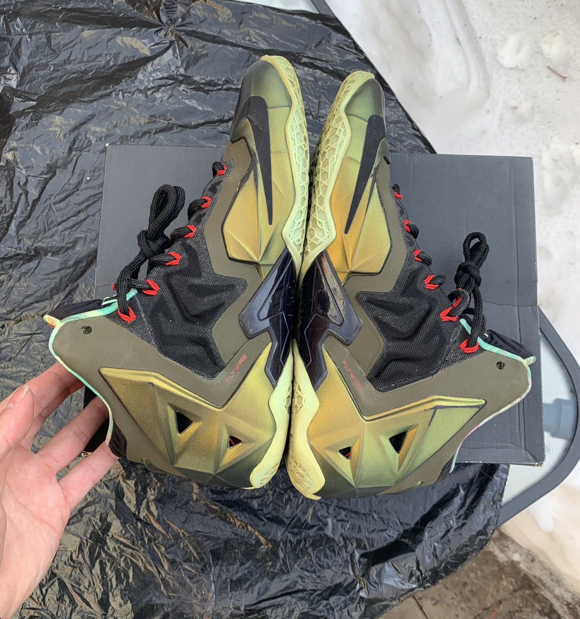 Nike LeBron 11 Kings Pride 2013 Size US 8.5 / EU 41-42 - 4 Thumbnail