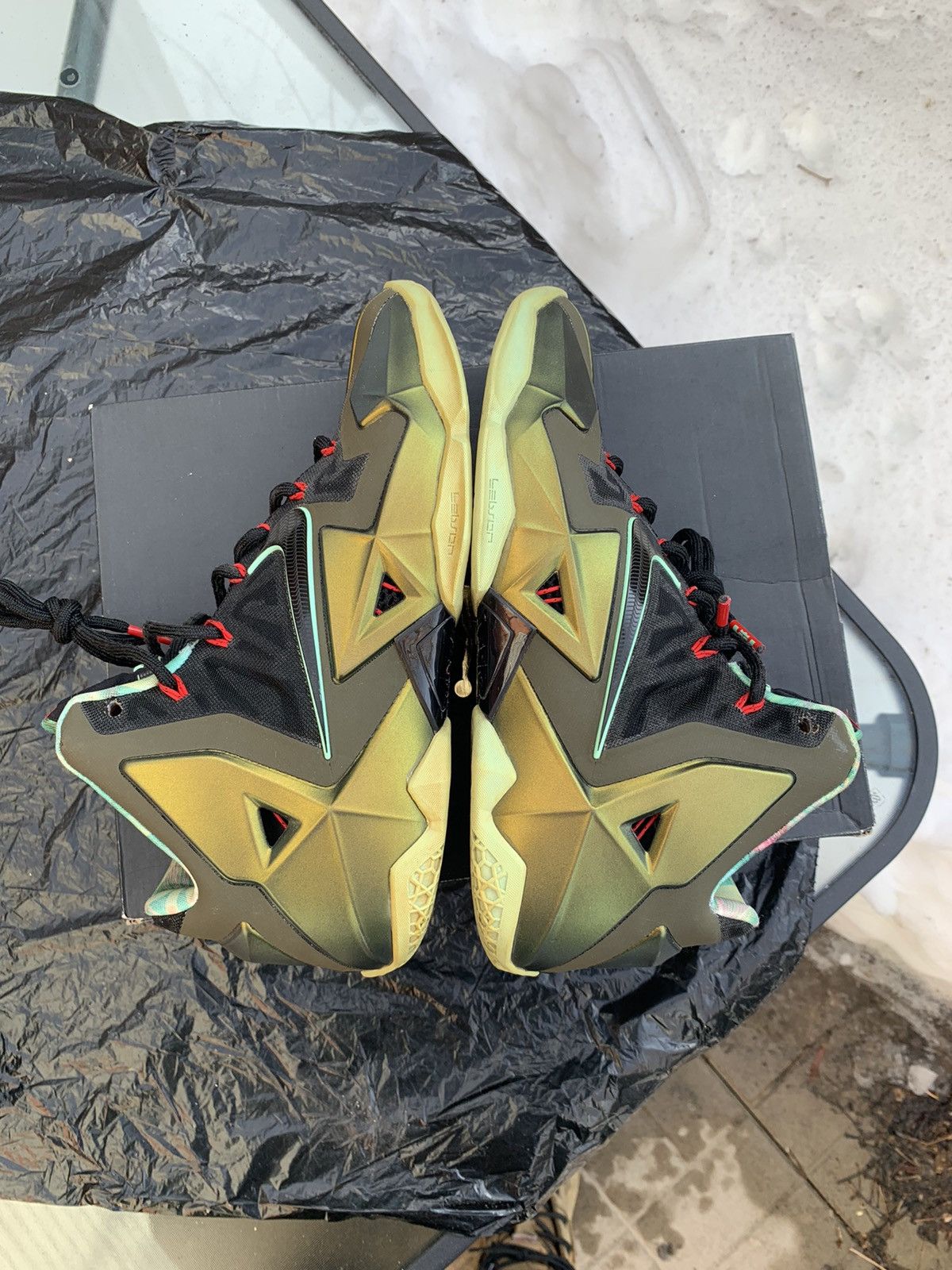 Nike LeBron 11 Kings Pride 2013 Size US 8.5 / EU 41-42 - 5 Thumbnail