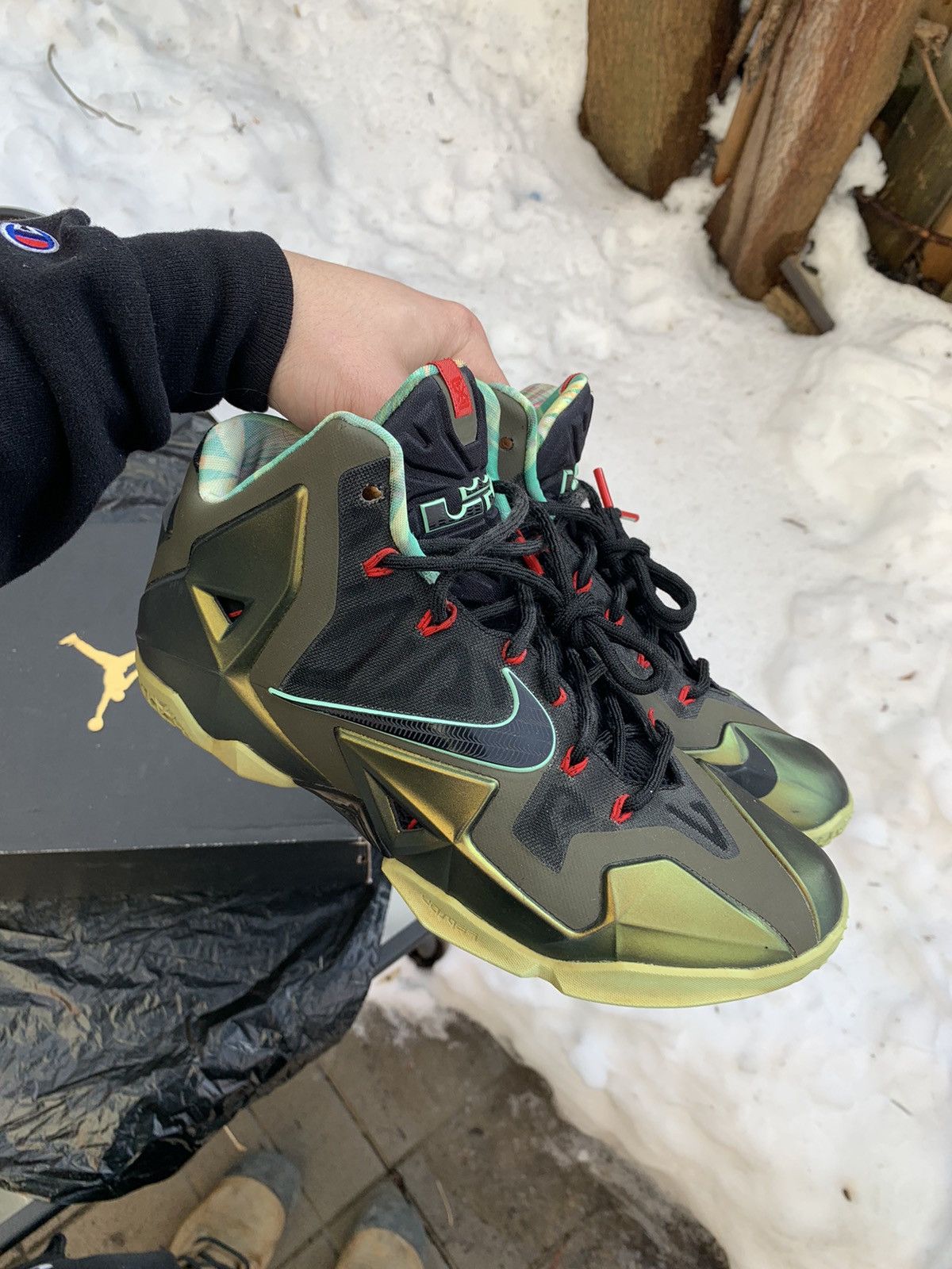 Nike LeBron 11 Kings Pride 2013 Size US 8.5 / EU 41-42 - 7 Thumbnail