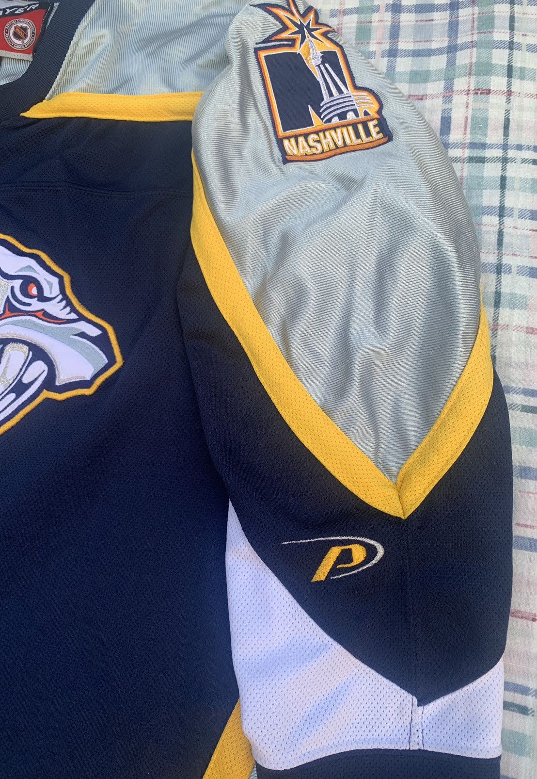 NHL Vintage CCM Nashville Predators NHL Jersey Size US XS / EU 42 / 0 - 4 Thumbnail