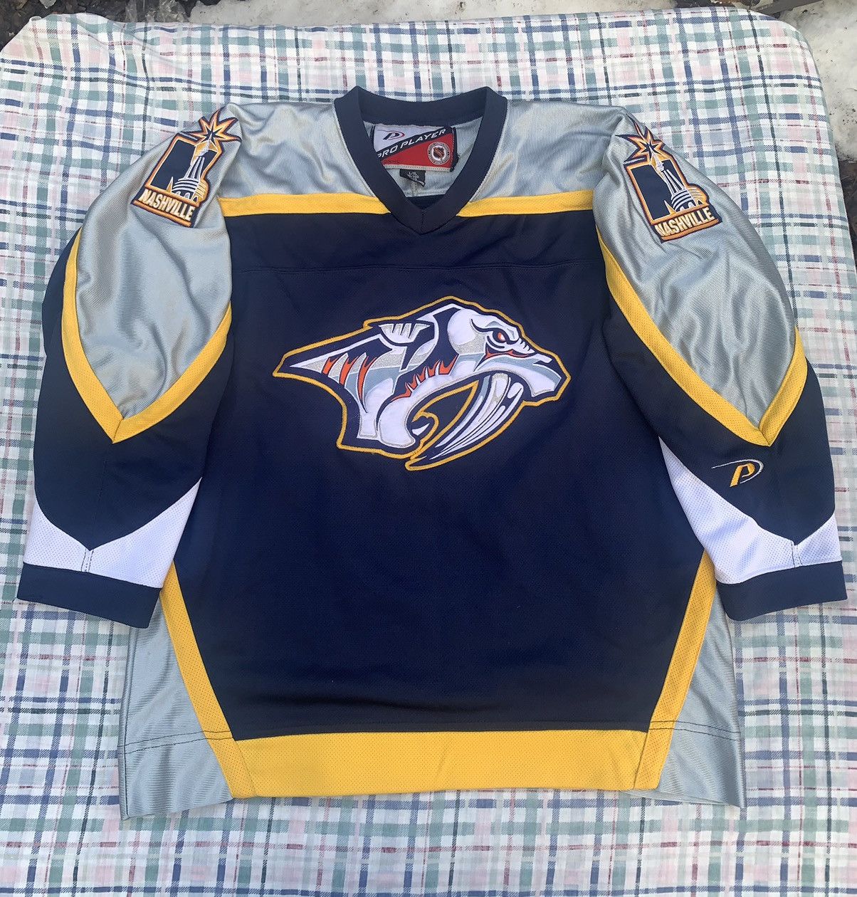 NHL Vintage CCM Nashville Predators NHL Jersey Size US XS / EU 42 / 0 - 1 Thumbnail