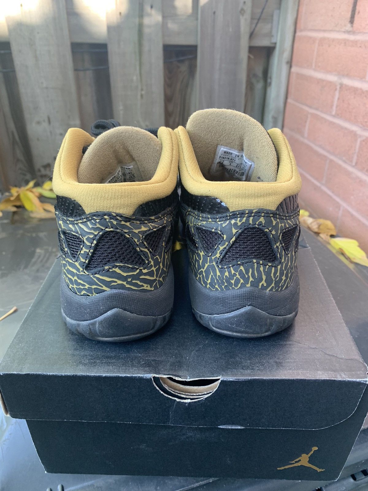Jordan Brand Jordan 11 Low IE Black Gold Size US 5 / EU 37 - 4 Thumbnail