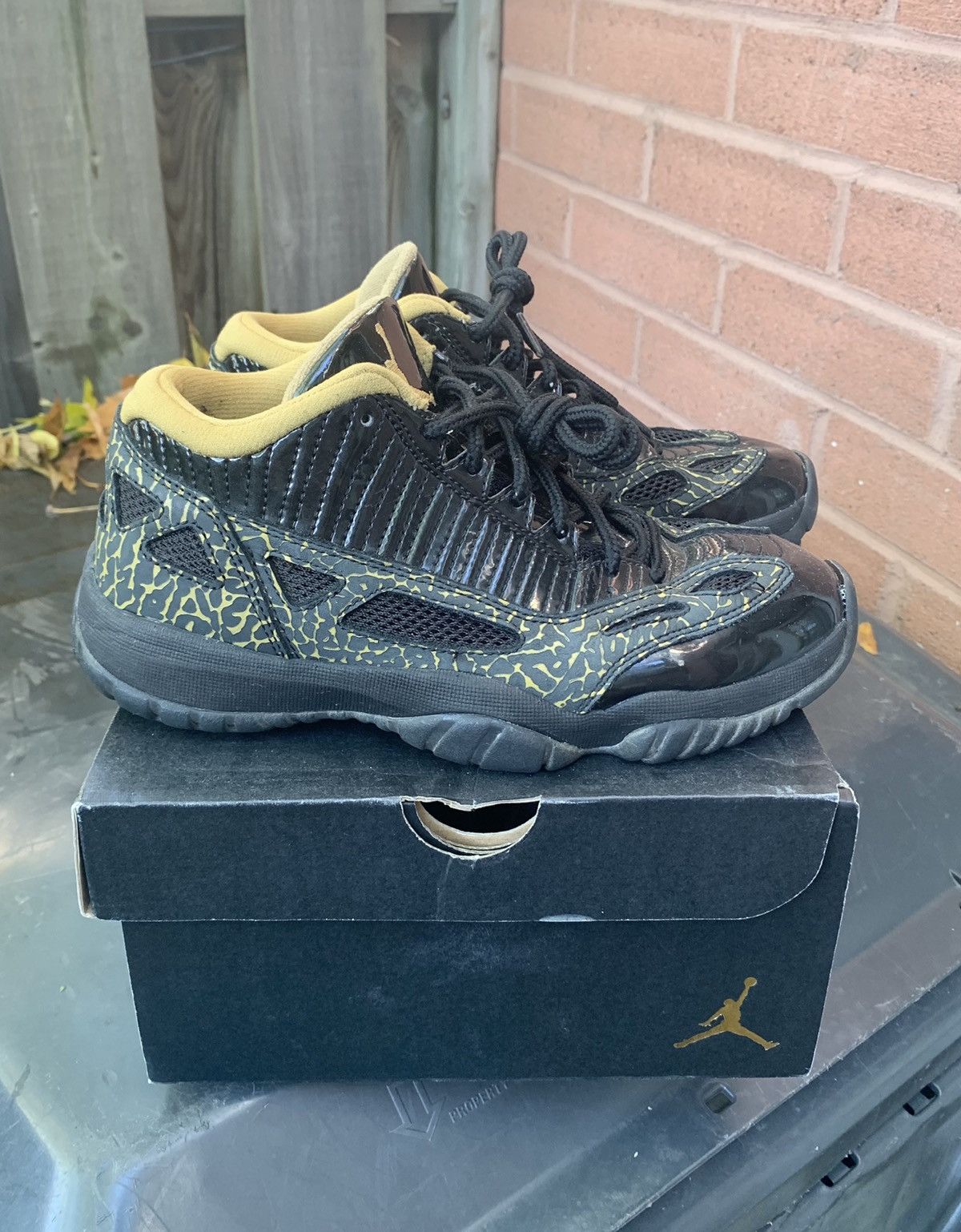 Jordan Brand Jordan 11 Low IE Black Gold Size US 5 / EU 37 - 1 Thumbnail