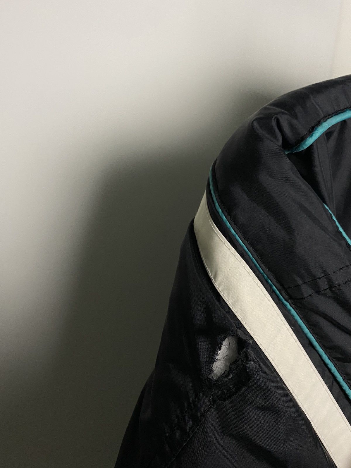 NBA × Starter × Vintage Charlotte Hornets Vintage big logo starter black jacket Size US XL / EU 56 / 4 - 5 Thumbnail