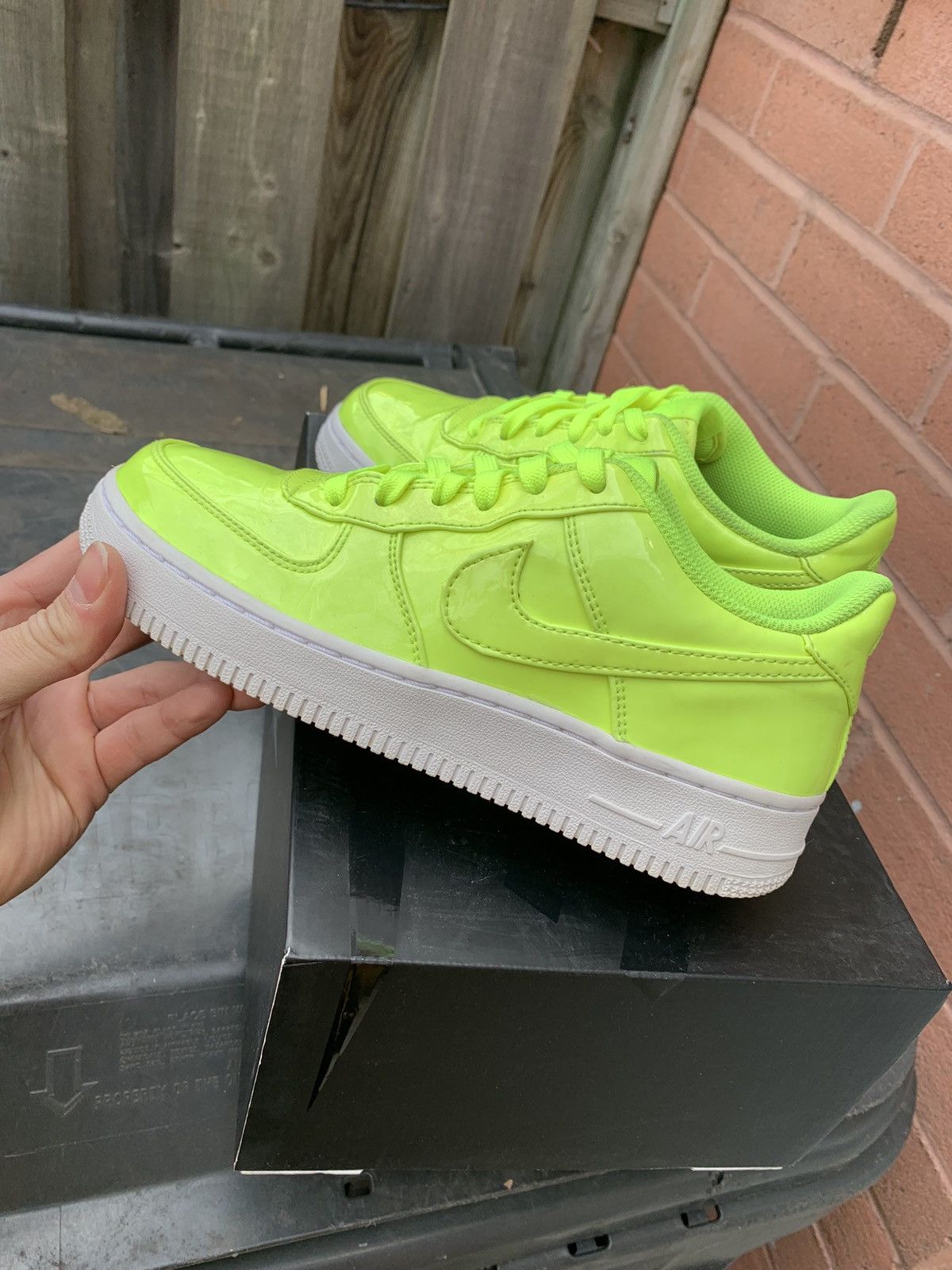 Nike Air Force One LV8 UV GS Volt Size US 5 / EU 37 - 6 Thumbnail