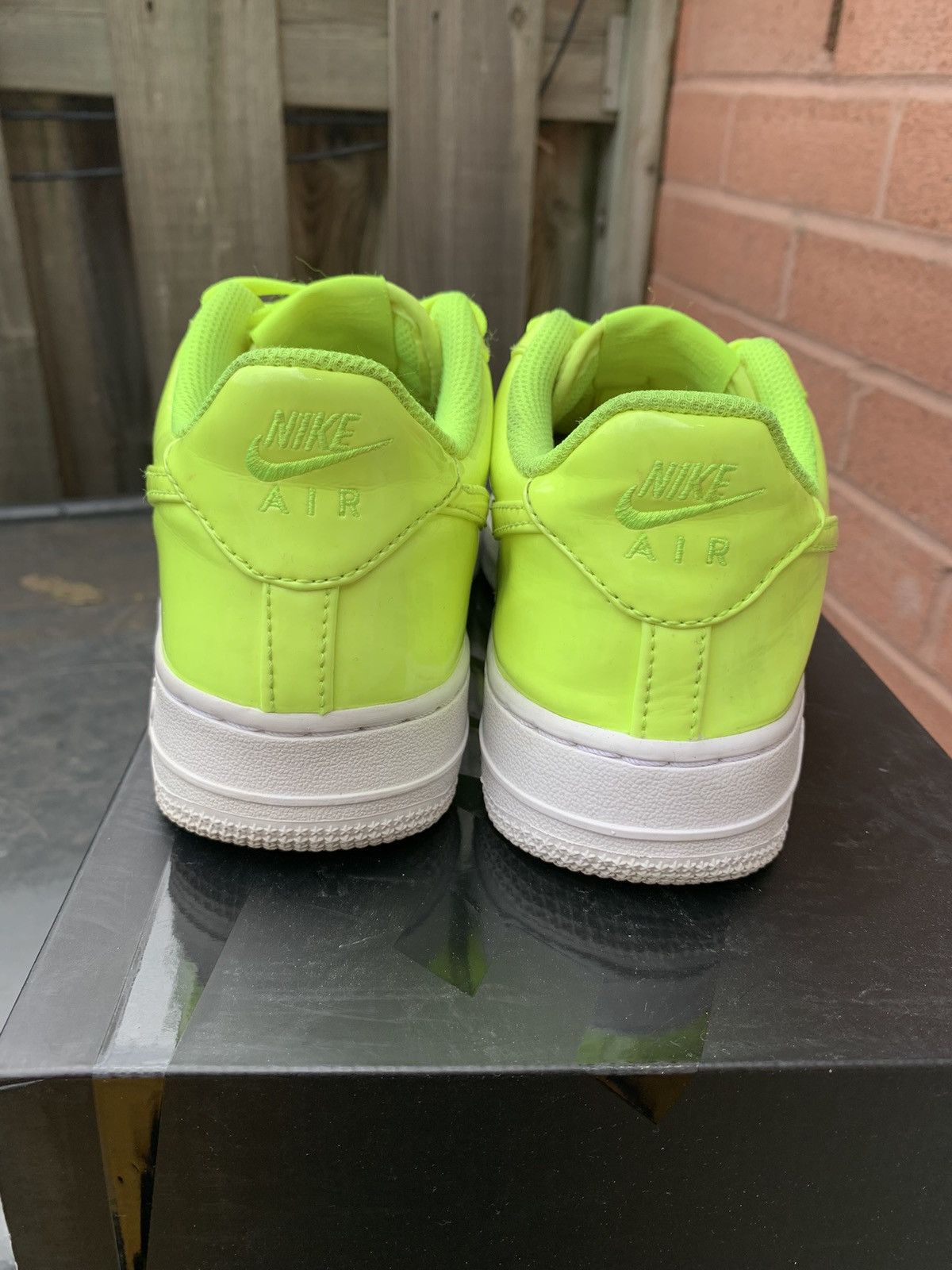 Nike Air Force One LV8 UV GS Volt Size US 5 / EU 37 - 4 Thumbnail