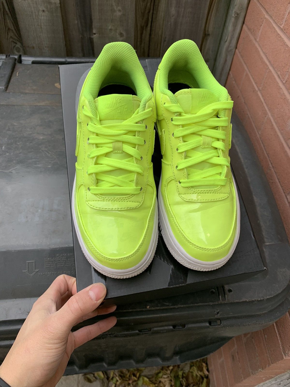 Nike Air Force One LV8 UV GS Volt Size US 5 / EU 37 - 2 Thumbnail