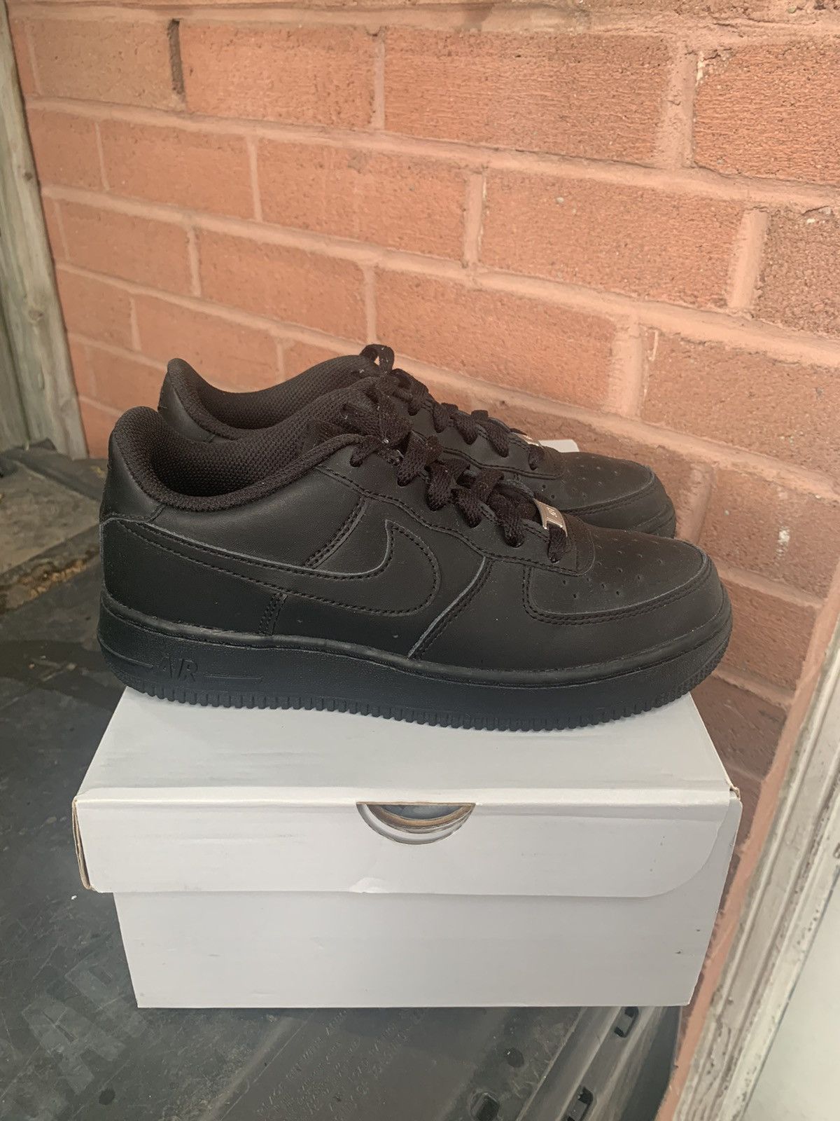 Nike Air Force One Low Black | Black 2018 Size US 6 / EU 39 - 1 Thumbnail