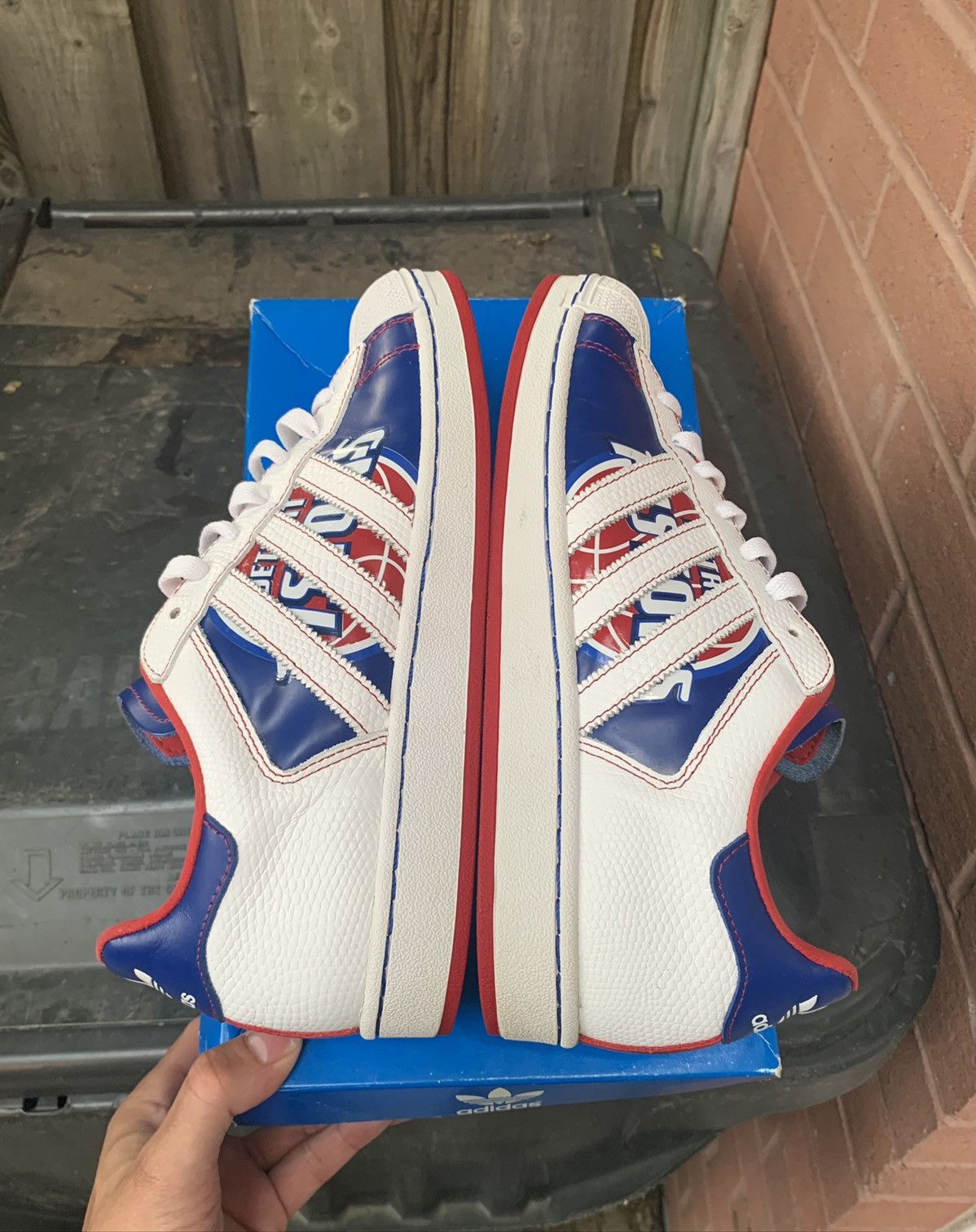 Adidas Superstar Detroit Pistons Size US 8.5 / EU 41-42 - 6 Thumbnail