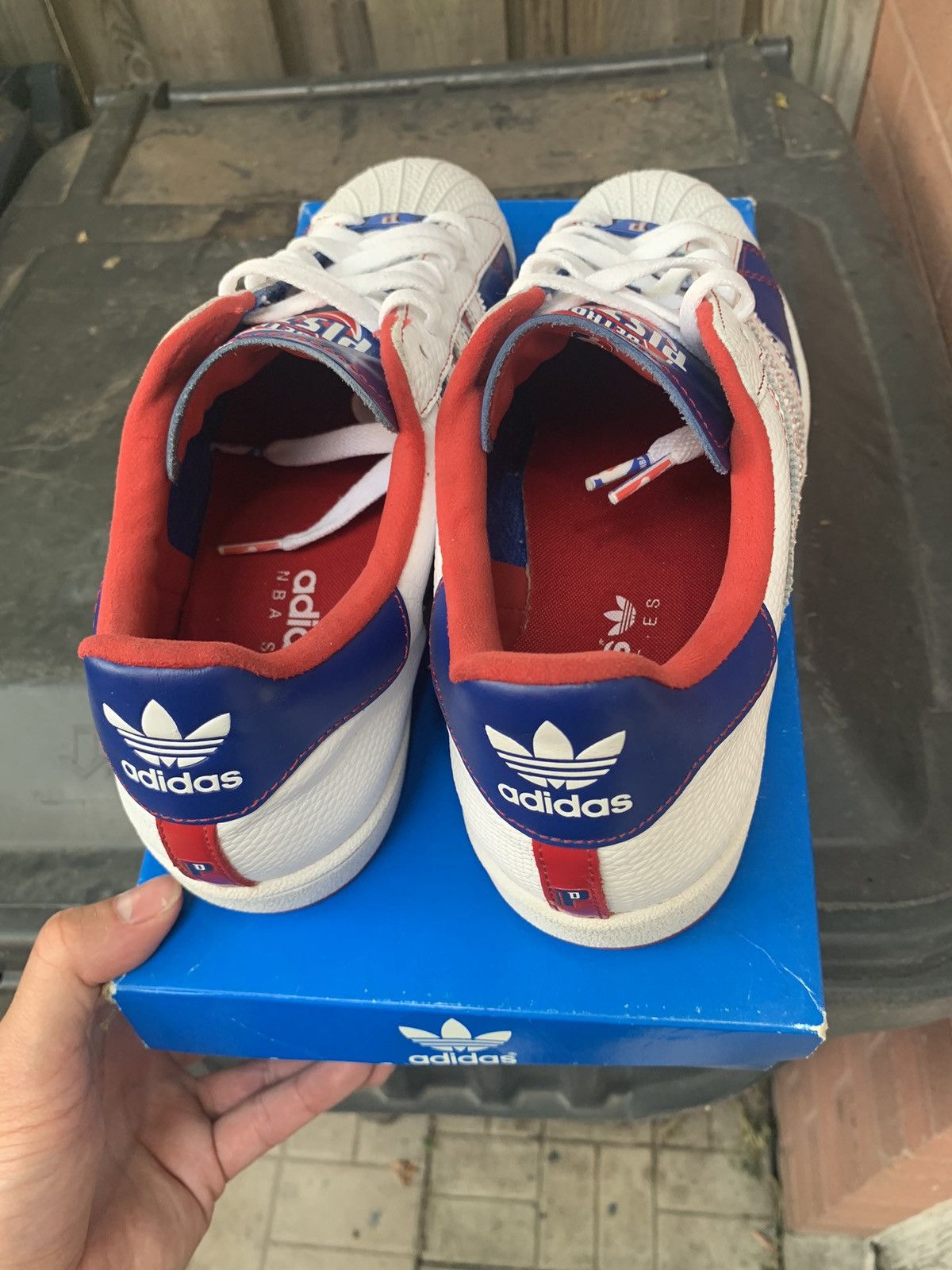 Adidas Superstar Detroit Pistons Size US 8.5 / EU 41-42 - 3 Thumbnail