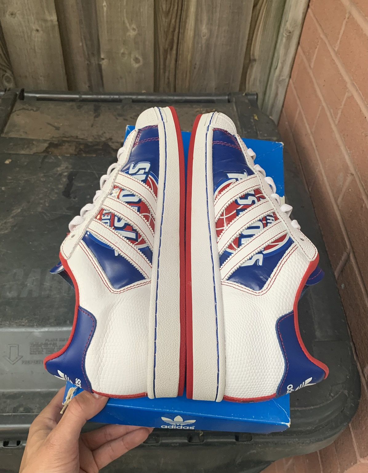 Adidas Superstar Detroit Pistons Size US 8.5 / EU 41-42 - 5 Thumbnail