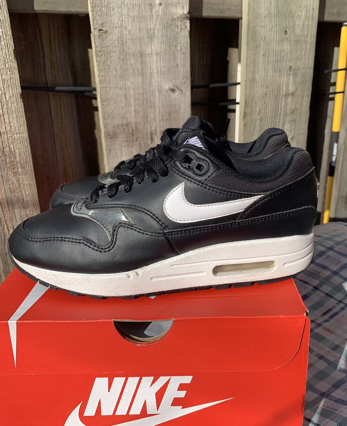 Nike Nike Air Max 1 Black / White Size US 5 / EU 37 - 2 Thumbnail