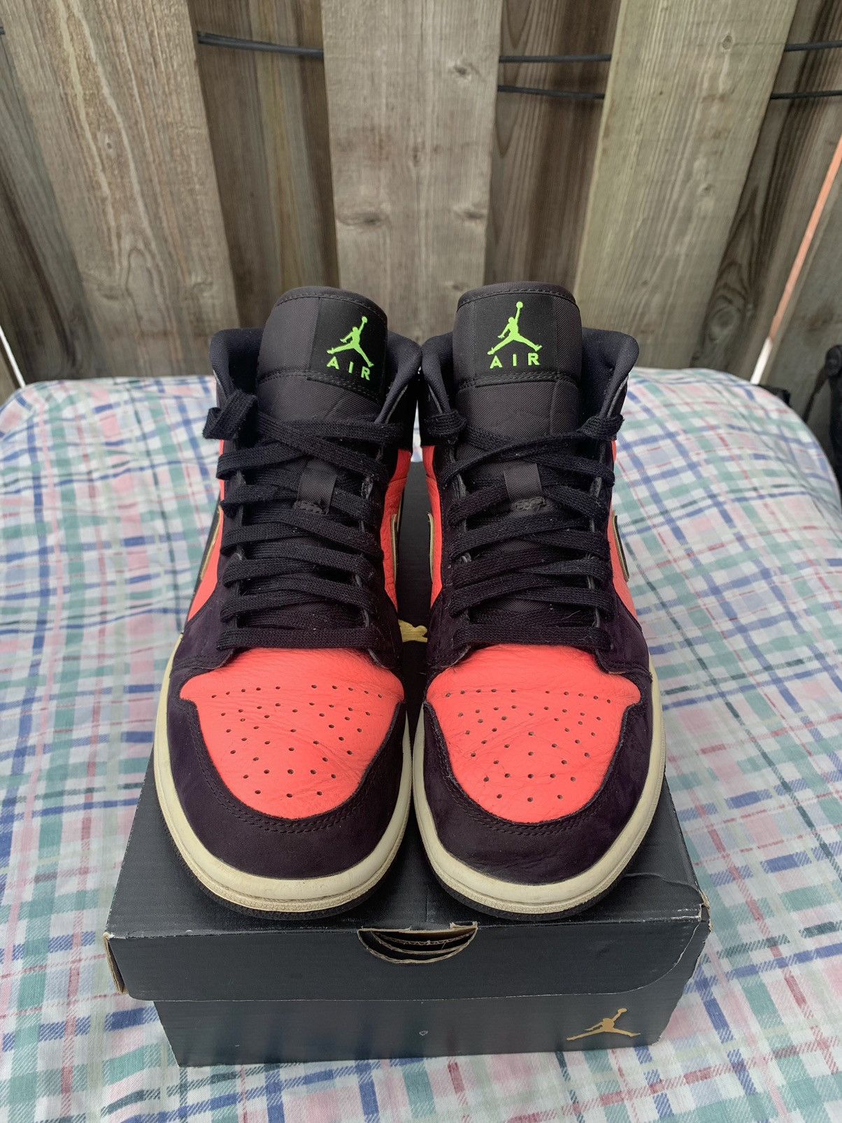 Jordan Brand × Nike Air Jordan 1 Hot Punch - Volt Size US 7.5 / EU 40-41 - 3 Thumbnail