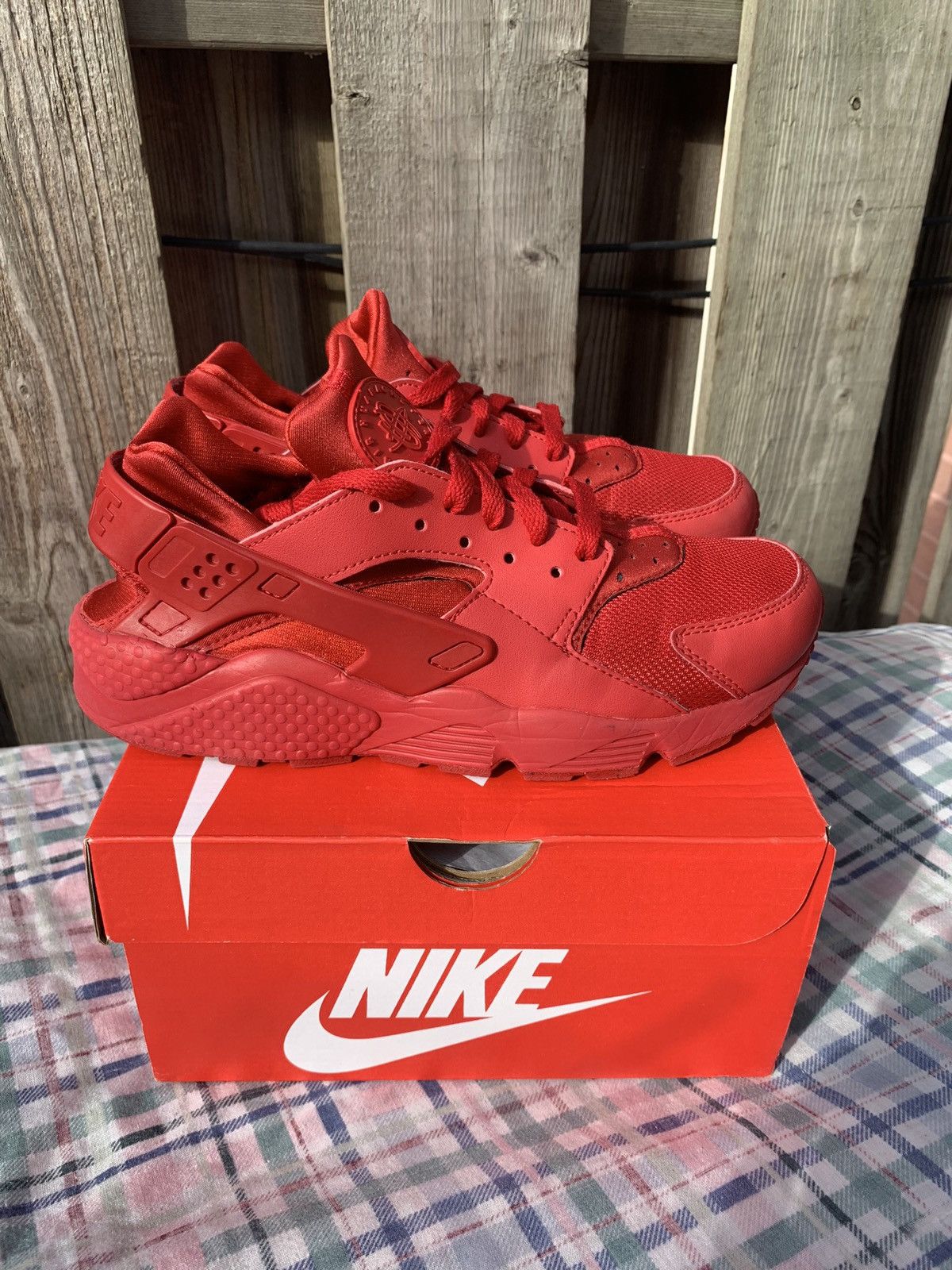 Nike Nike Air Huarache Triple Red Size US 8 / EU 41 - 5 Thumbnail