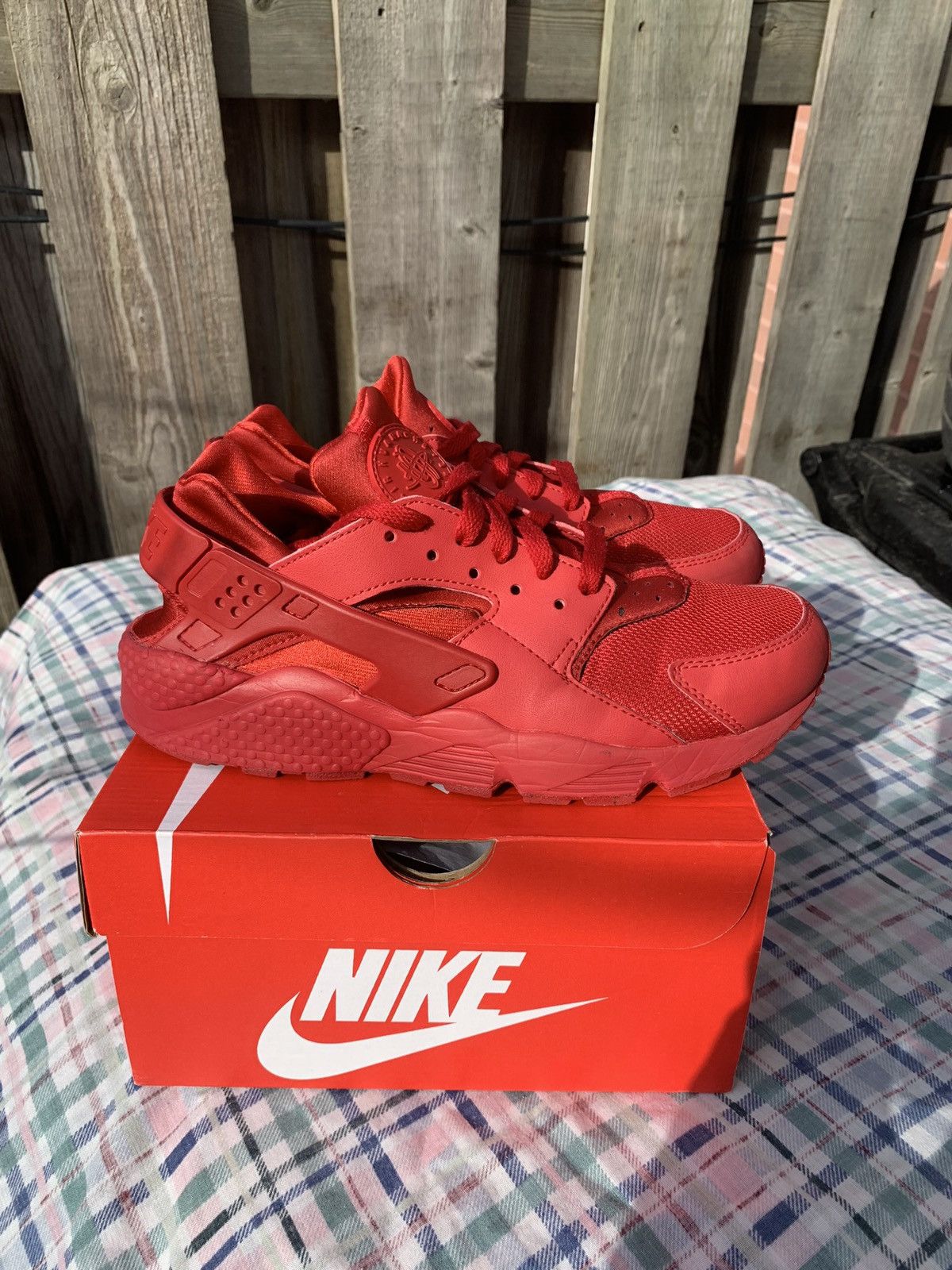Nike Nike Air Huarache Triple Red Size US 8 / EU 41 - 6 Thumbnail
