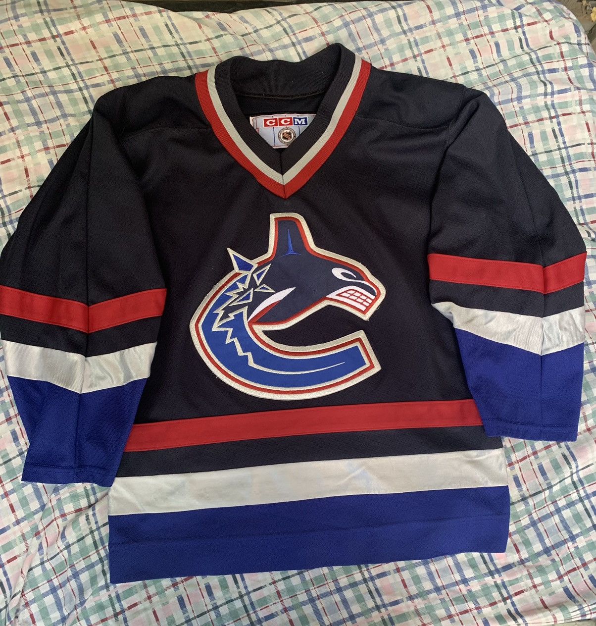 NHL CCM Vancouver Canucks NHL Jersey Size US S / EU 44-46 / 1 - 1 Thumbnail