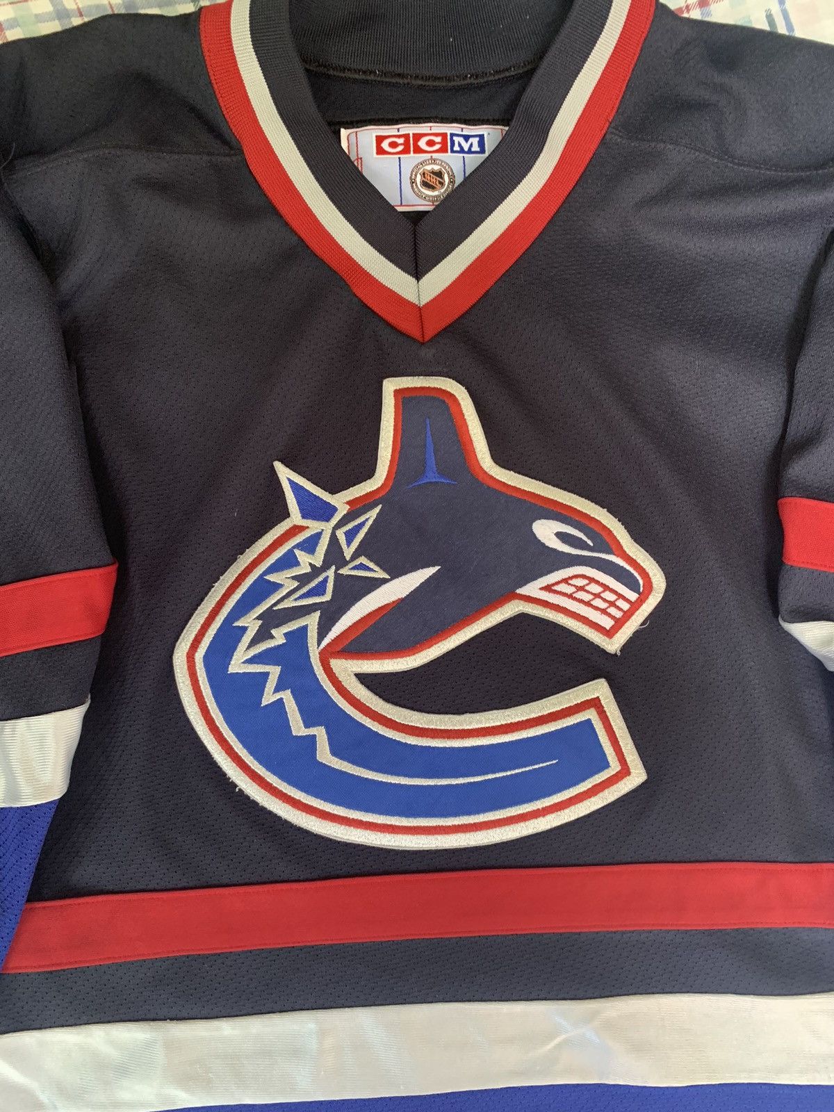 NHL CCM Vancouver Canucks NHL Jersey Size US S / EU 44-46 / 1 - 2 Thumbnail