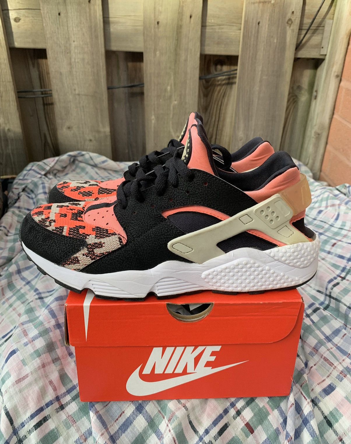 Nike Air Huarache Run Hot Lava Size US 10 / EU 43 - 6 Thumbnail