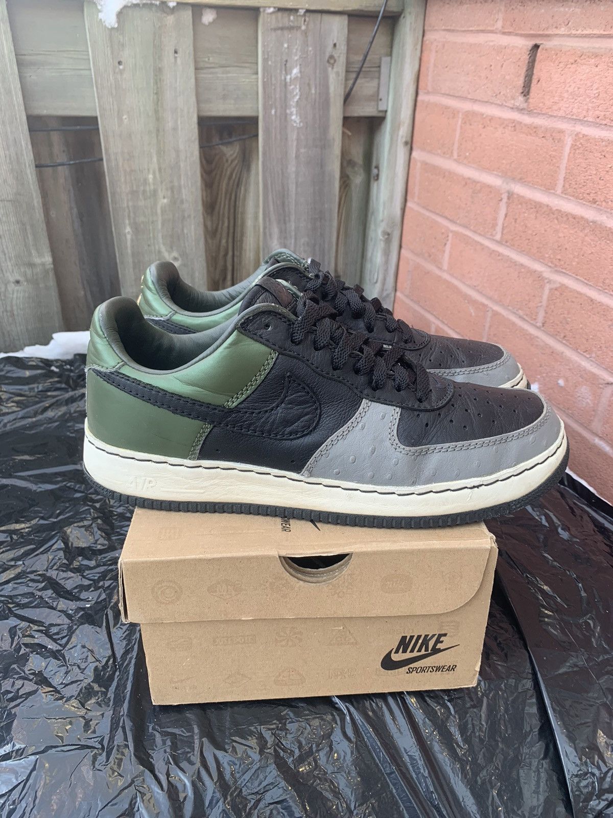 Nike Air Force 1 Low Insideout Black | Black-Army Olive Size US 11 / EU 44 - 1 Thumbnail