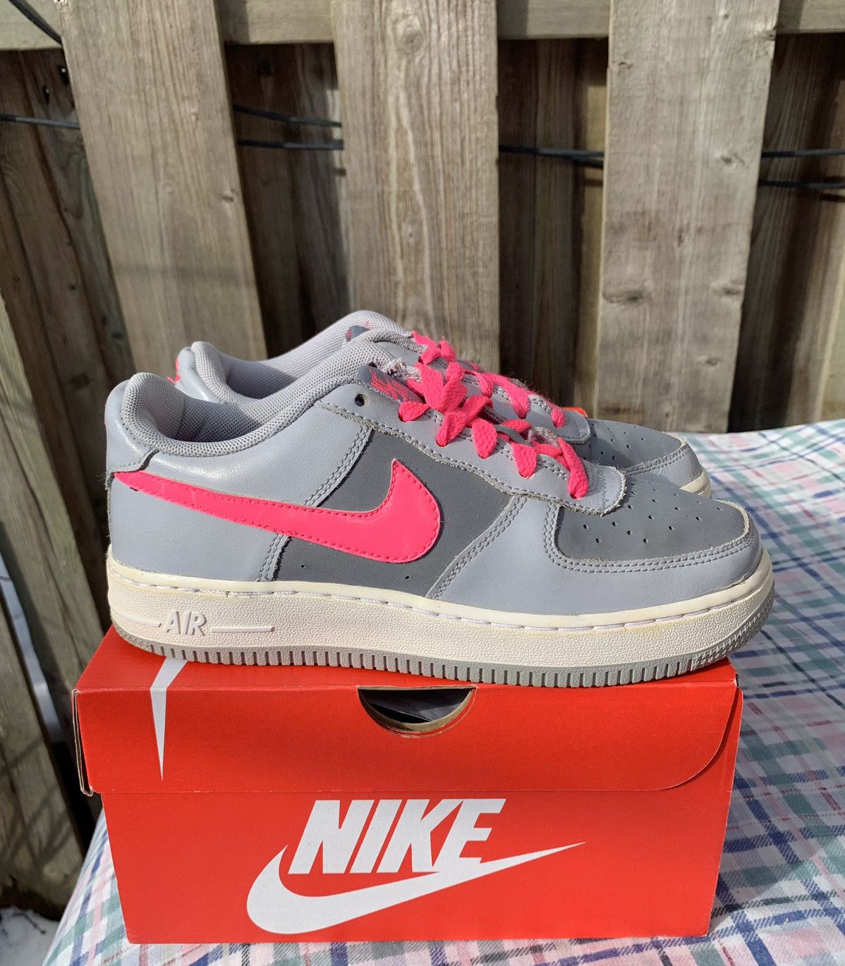 Nike Nike Air Force 1 Low Grey / Pink Size US 4 / IT 34 - 1 Thumbnail