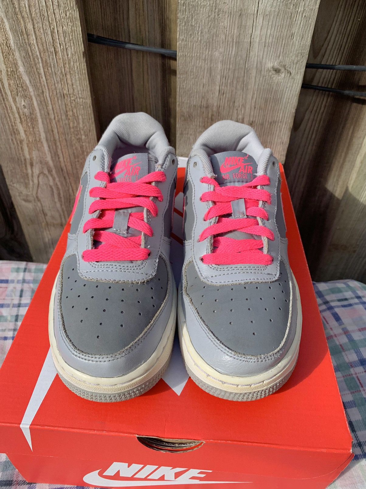 Nike Nike Air Force 1 Low Grey / Pink Size US 4 / IT 34 - 2 Thumbnail