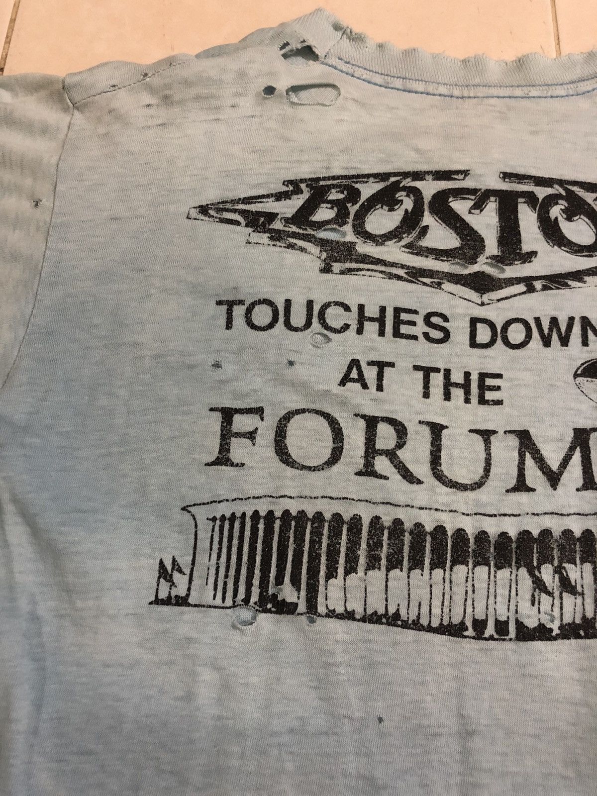 Band Tees × Vintage Thrashed/Distressed 70s Boston world tour 79 band tees Size US M / EU 48-50 / 2 - 11 Thumbnail