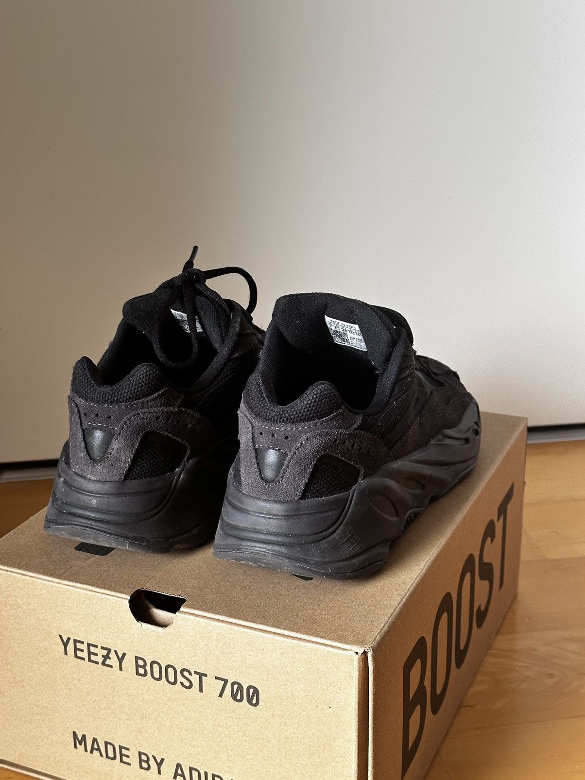 Adidas × Kanye West Yeezy Boost 700 V2 Vanta Size US 7 / EU 40 - 2 Thumbnail
