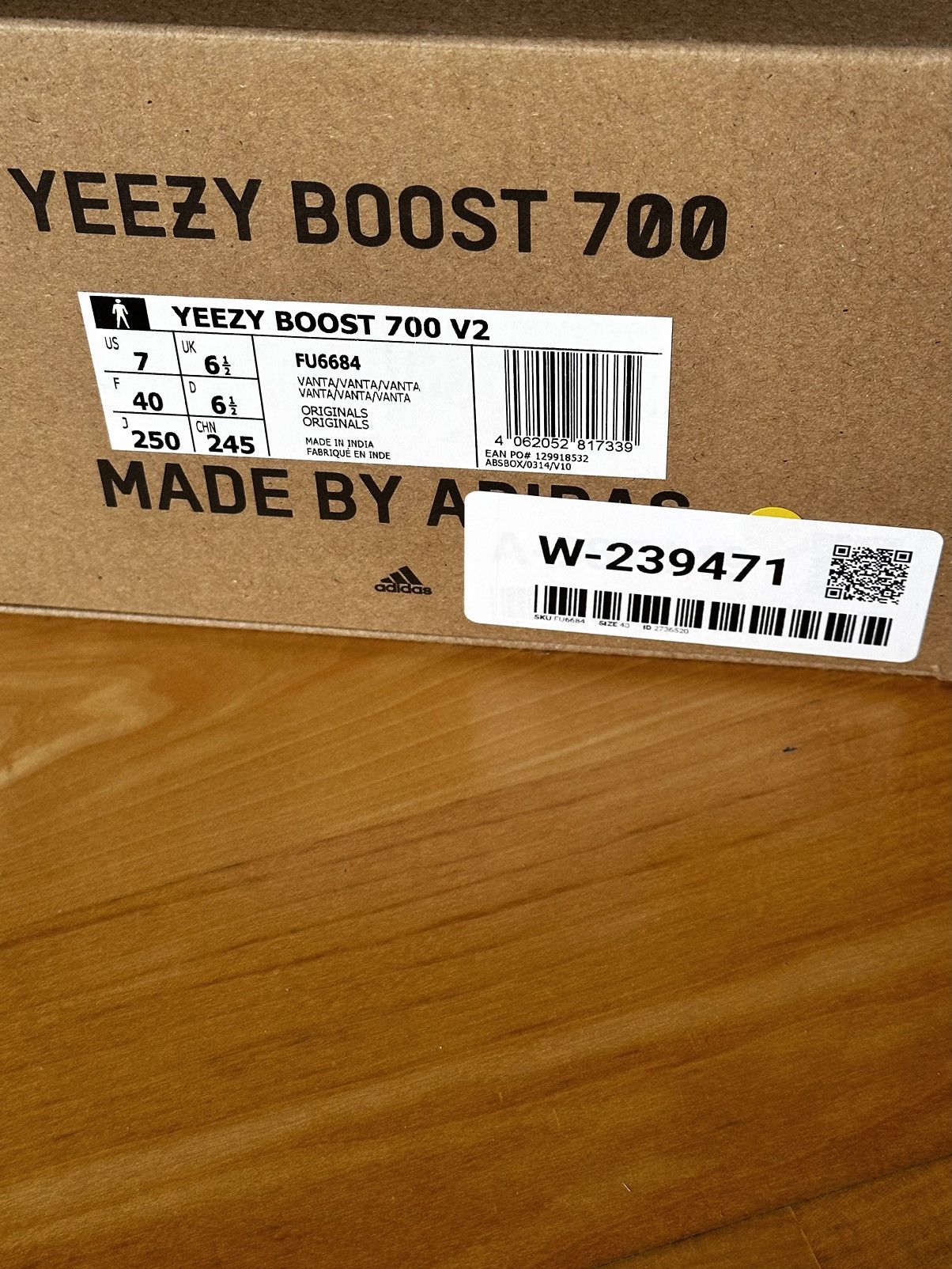 Adidas × Kanye West Yeezy Boost 700 V2 Vanta Size US 7 / EU 40 - 5 Thumbnail
