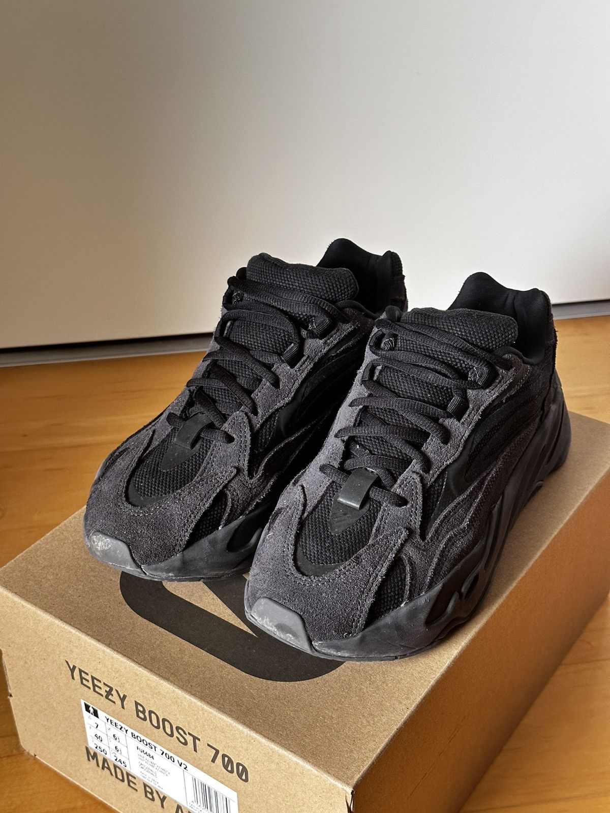 Adidas × Kanye West Yeezy Boost 700 V2 Vanta Size US 7 / EU 40 - 4 Thumbnail
