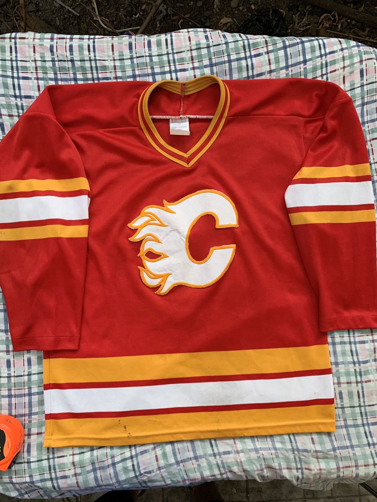 Ccm × NHL × Vintage 90s Vintage CCM Calgary Flames NHL Jersey Size US M / EU 48-50 / 2 - 1 Thumbnail