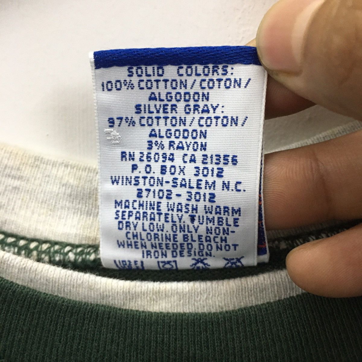 Champion Rare Vintage 90s CHAMPION Spellout Embroidery Tshirt Size US L / EU 52-54 / 3 - 3 Thumbnail