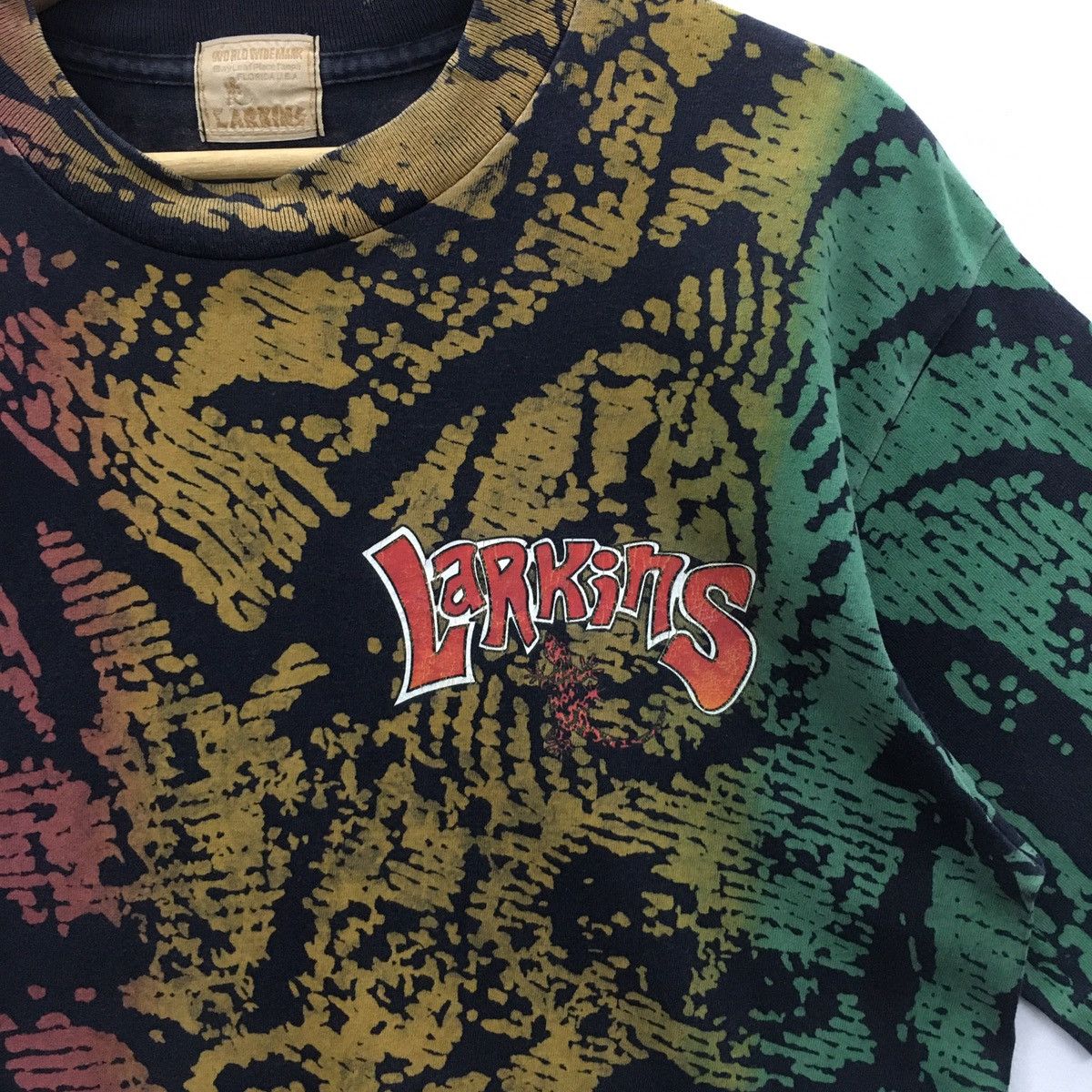 Vintage Rare Vintage 90s LARKINS SURF Fullprint Tshirt Size US L / EU 52-54 / 3 - 7 Thumbnail