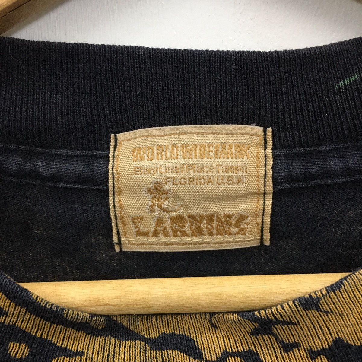 Vintage Rare Vintage 90s LARKINS SURF Fullprint Tshirt Size US L / EU 52-54 / 3 - 3 Thumbnail