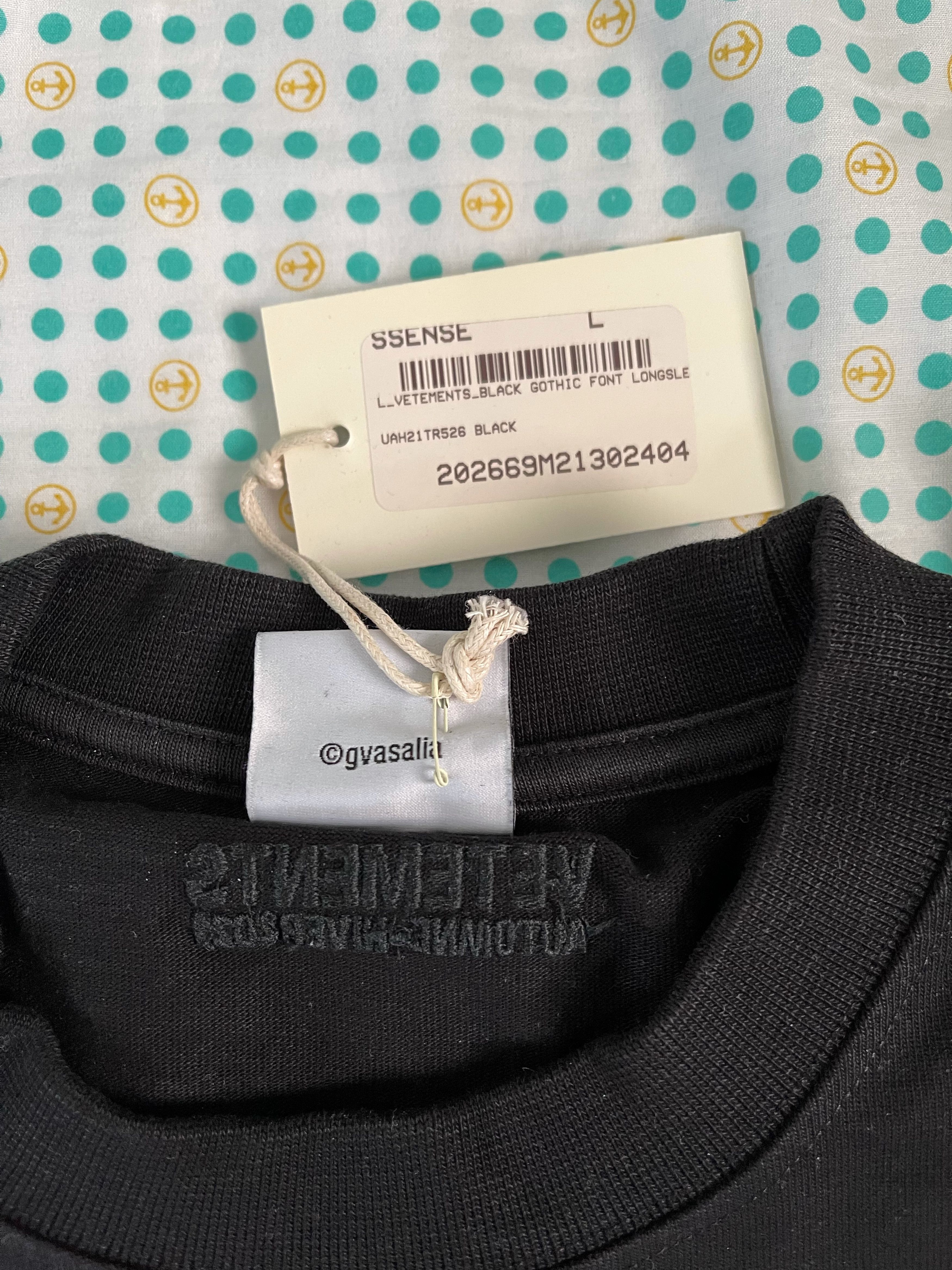 Vetements Black Gothic Font Long Sleeve T-Shirt Size US L / EU 52-54 / 3 - 7 Thumbnail