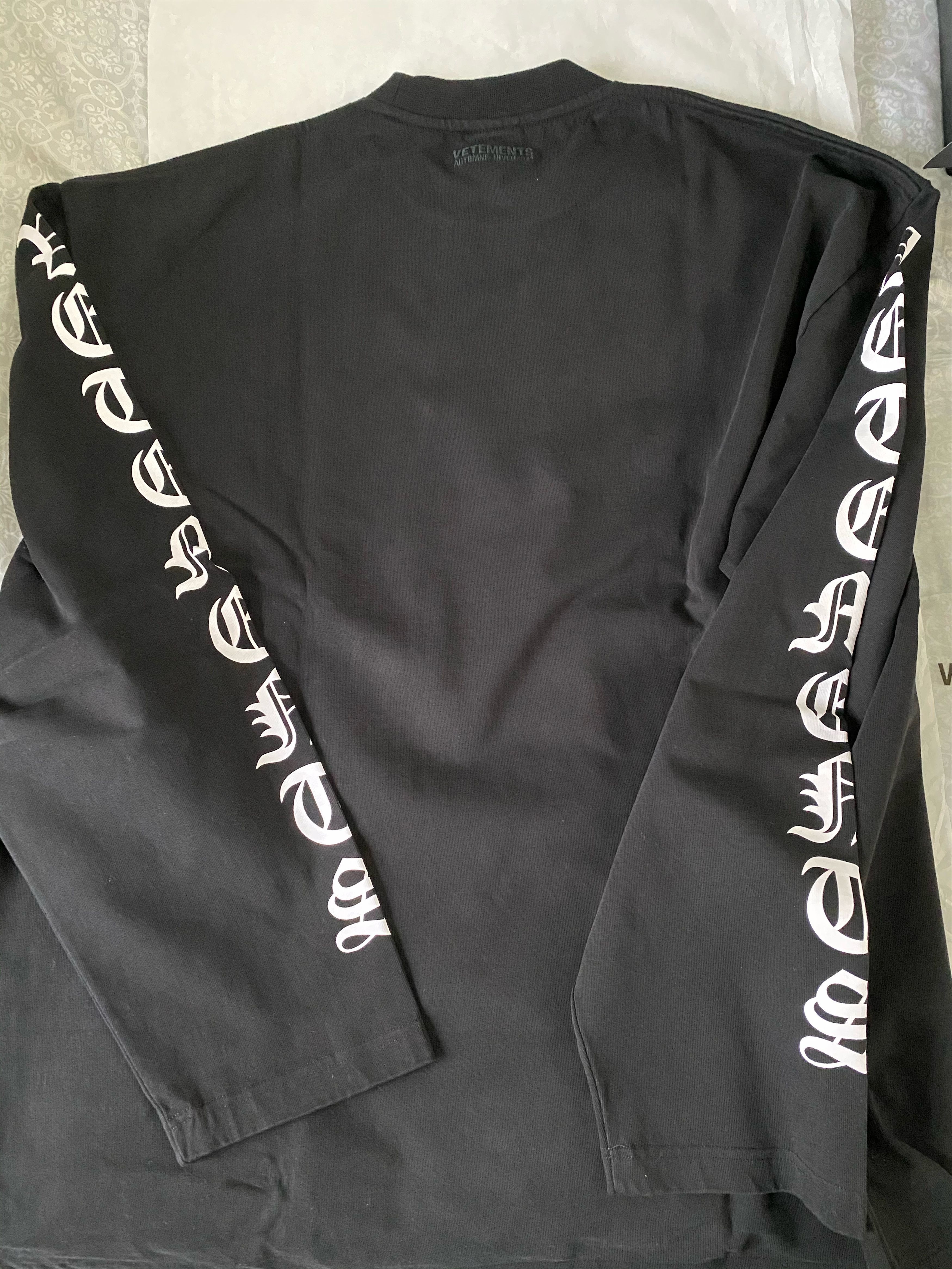 Vetements Black Gothic Font Long Sleeve T-Shirt Size US L / EU 52-54 / 3 - 3 Thumbnail