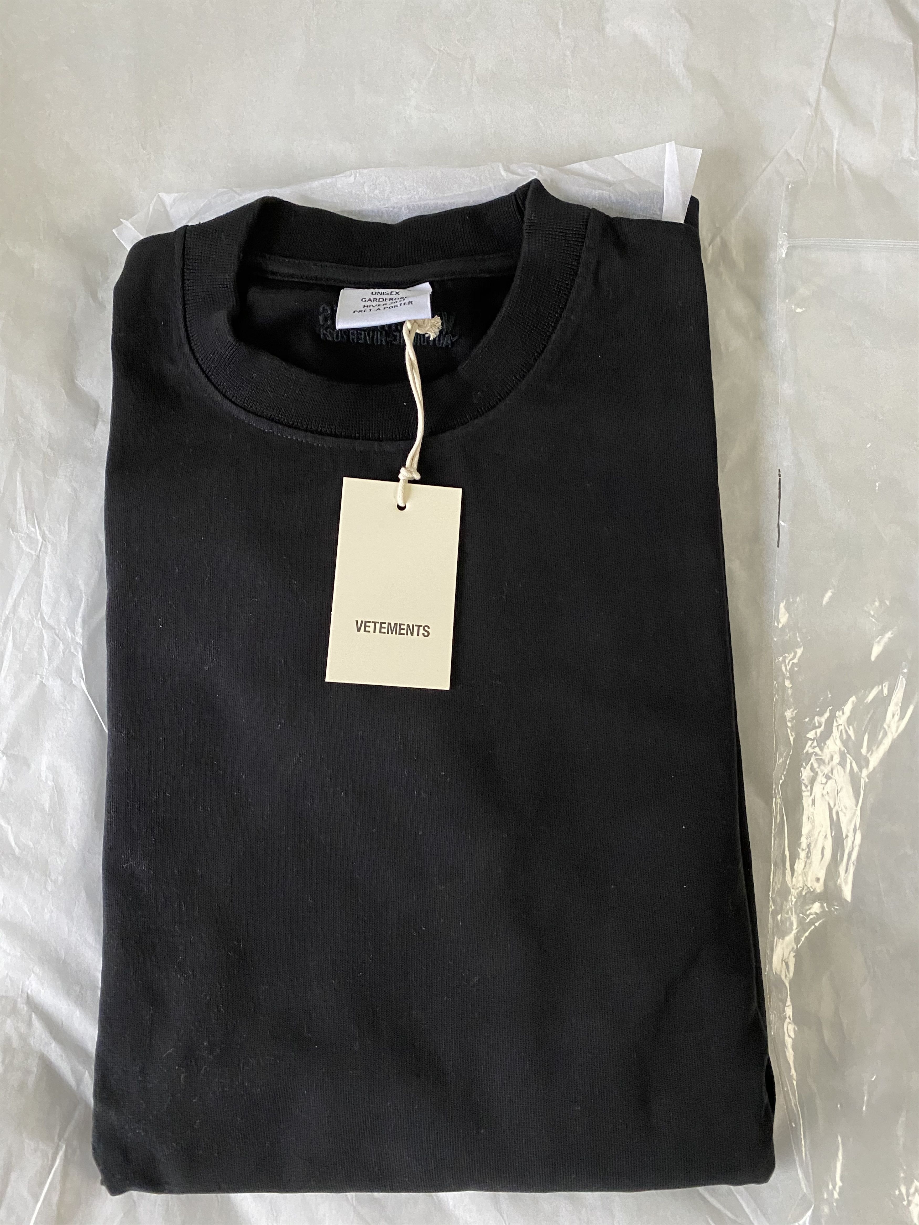 Vetements Black Gothic Font Long Sleeve T-Shirt Size US L / EU 52-54 / 3 - 4 Thumbnail