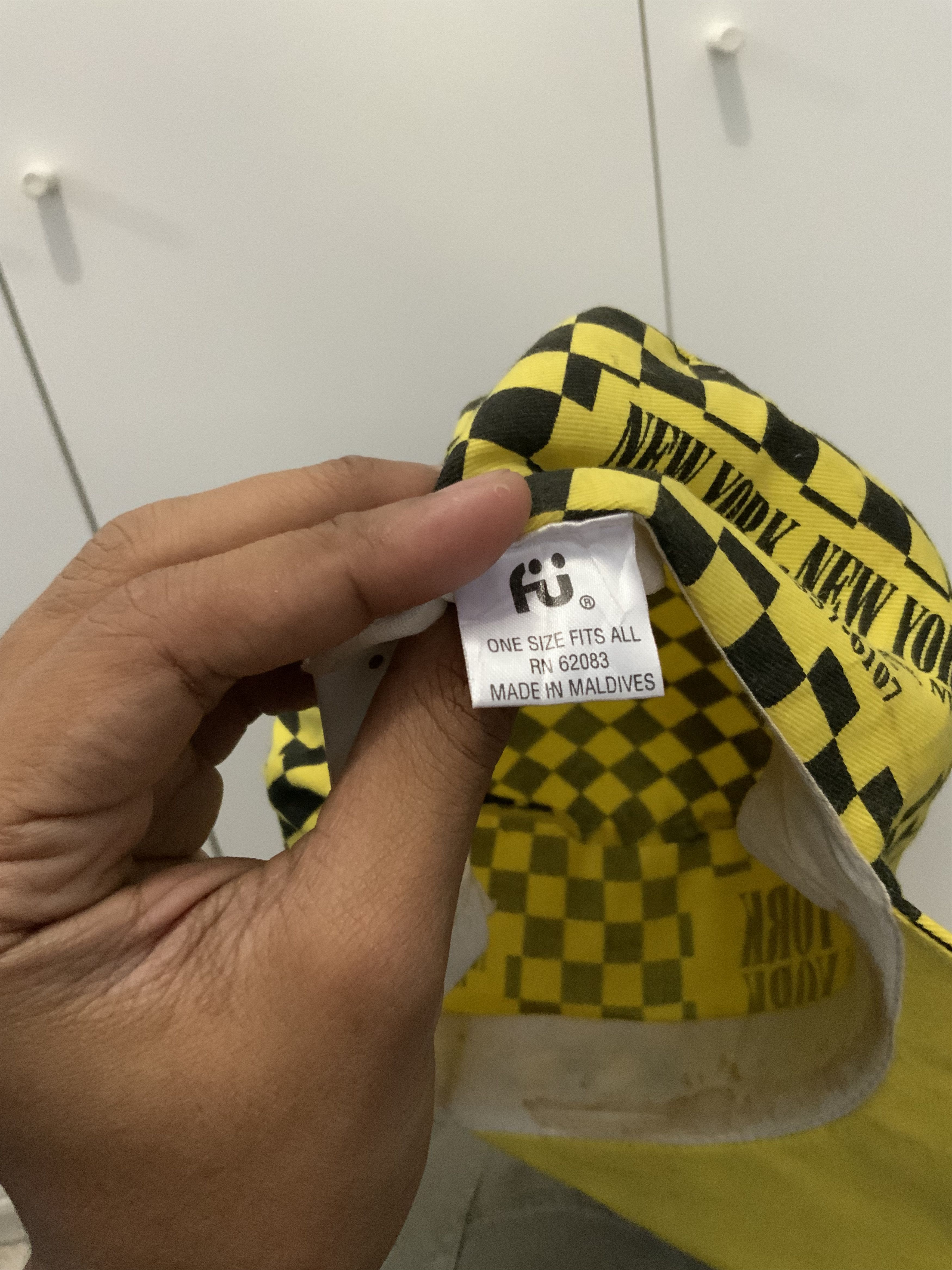 Vintage Yellow New York Hotel & Casino Hat Size ONE SIZE - 22 Thumbnail