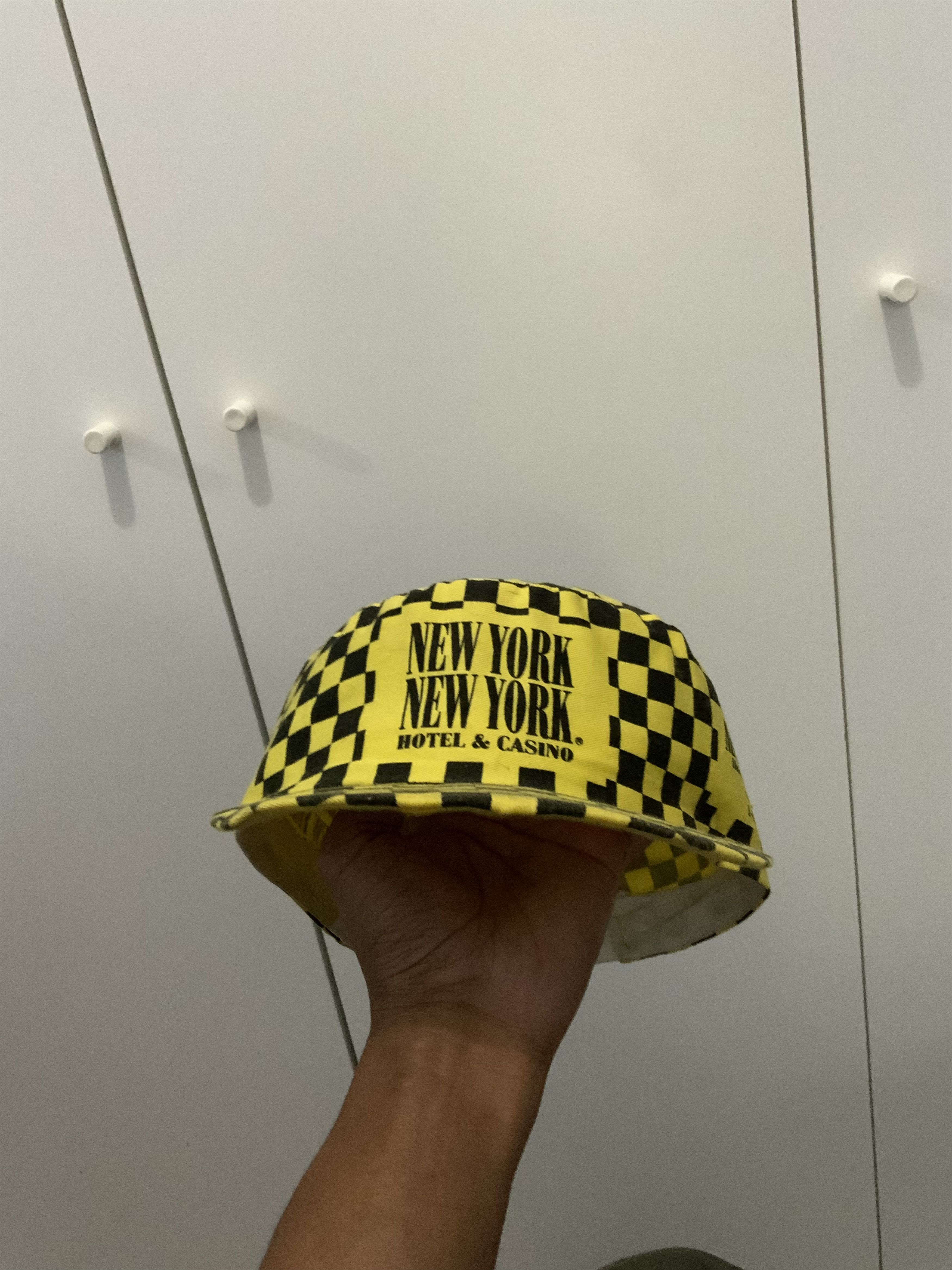 Vintage Yellow New York Hotel & Casino Hat Size ONE SIZE - 12 Thumbnail