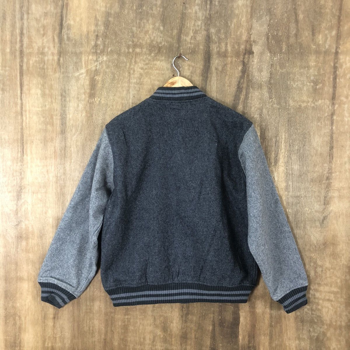 Japanese Brand VINTAGE DANLEGS GREY WOOL VARSITY JACKET #1861 Size US M / EU 48-50 / 2 - 7 Thumbnail