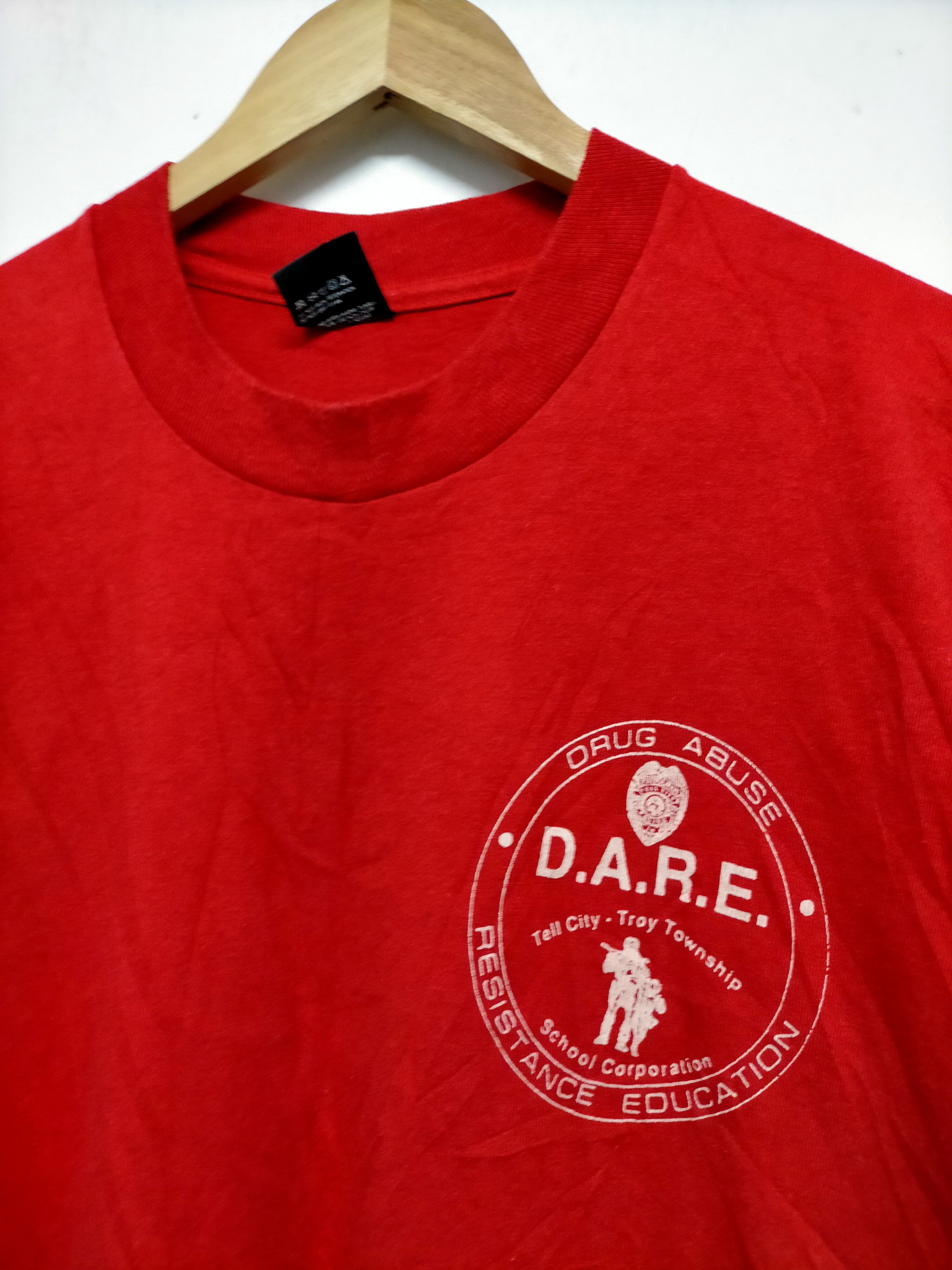 D.A.R.E Vintage 90s D.A.R.E. to keep kids off drugs tee Size US L / EU 52-54 / 3 - 4 Thumbnail