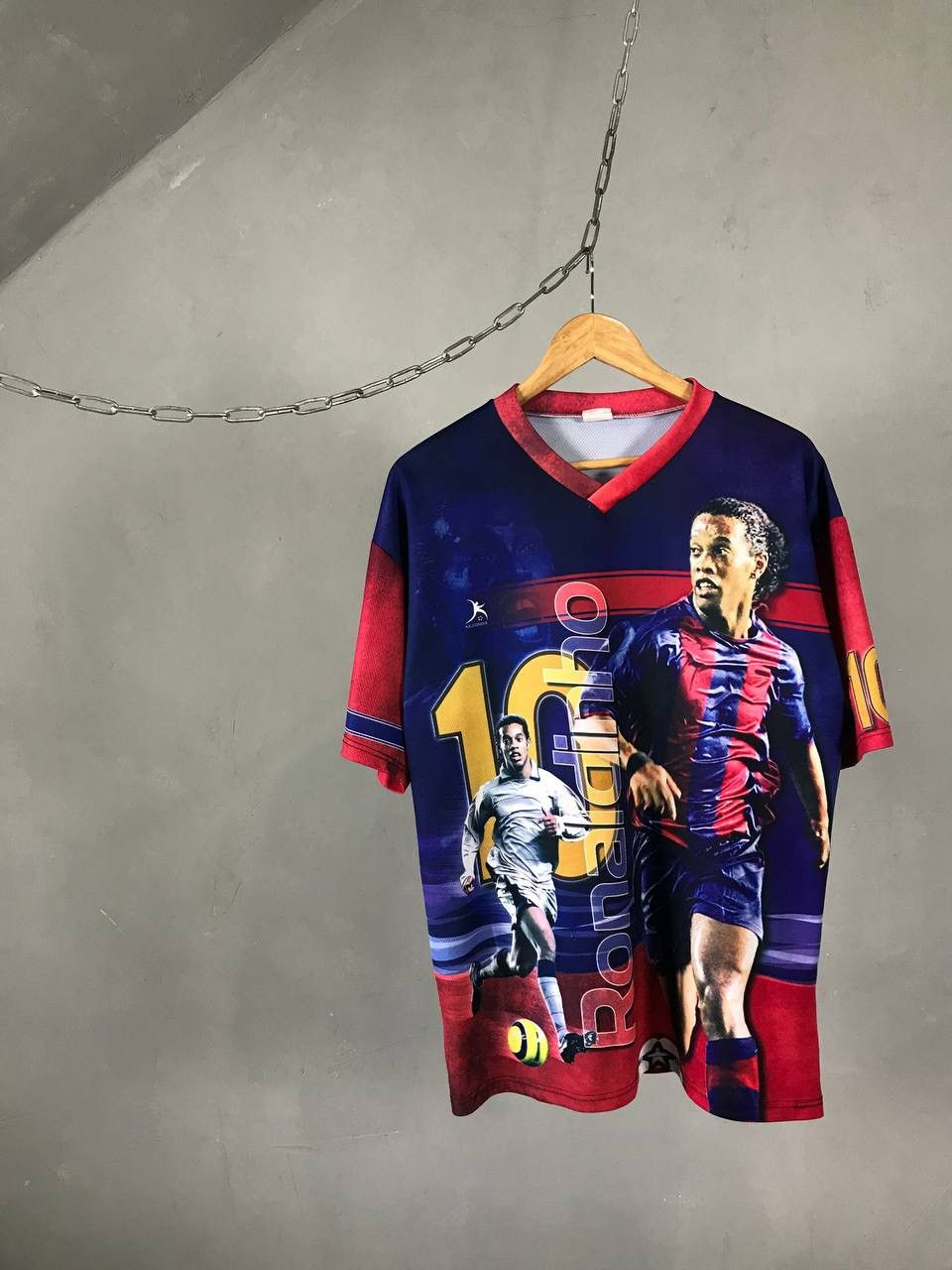 Vintage Ronaldinho overprinted vintage sportwear tee Size US XL / EU 56 / 4 - 1 Thumbnail